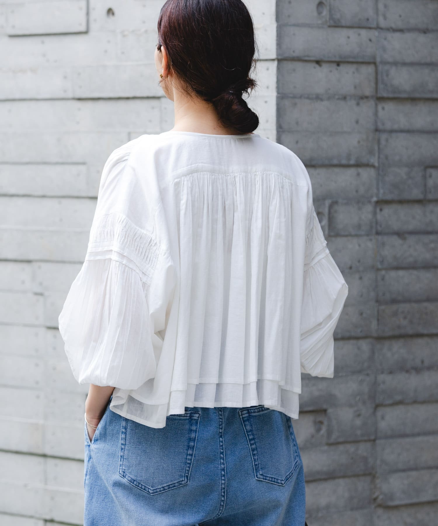 OFF WHITE