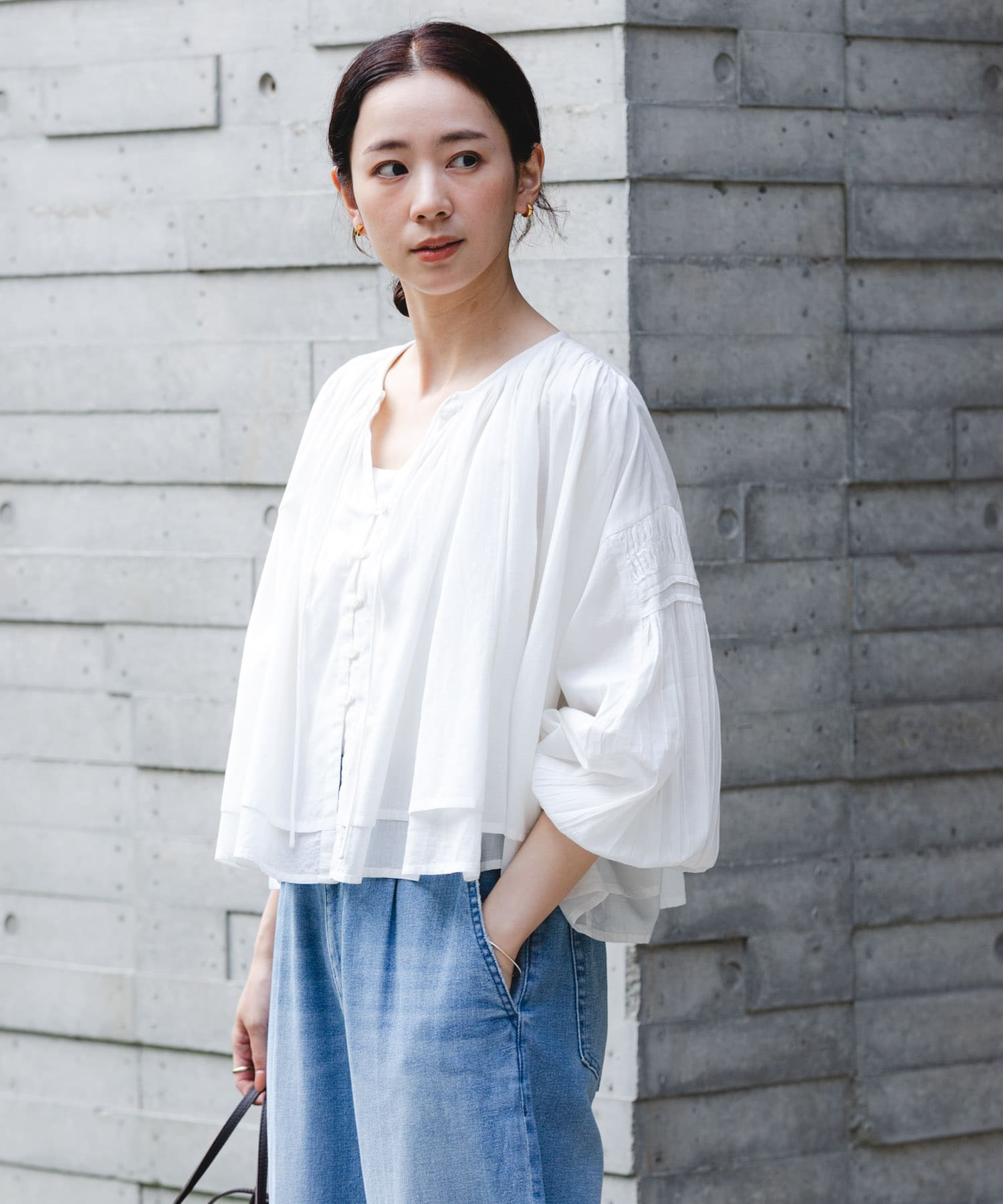 OFF WHITE