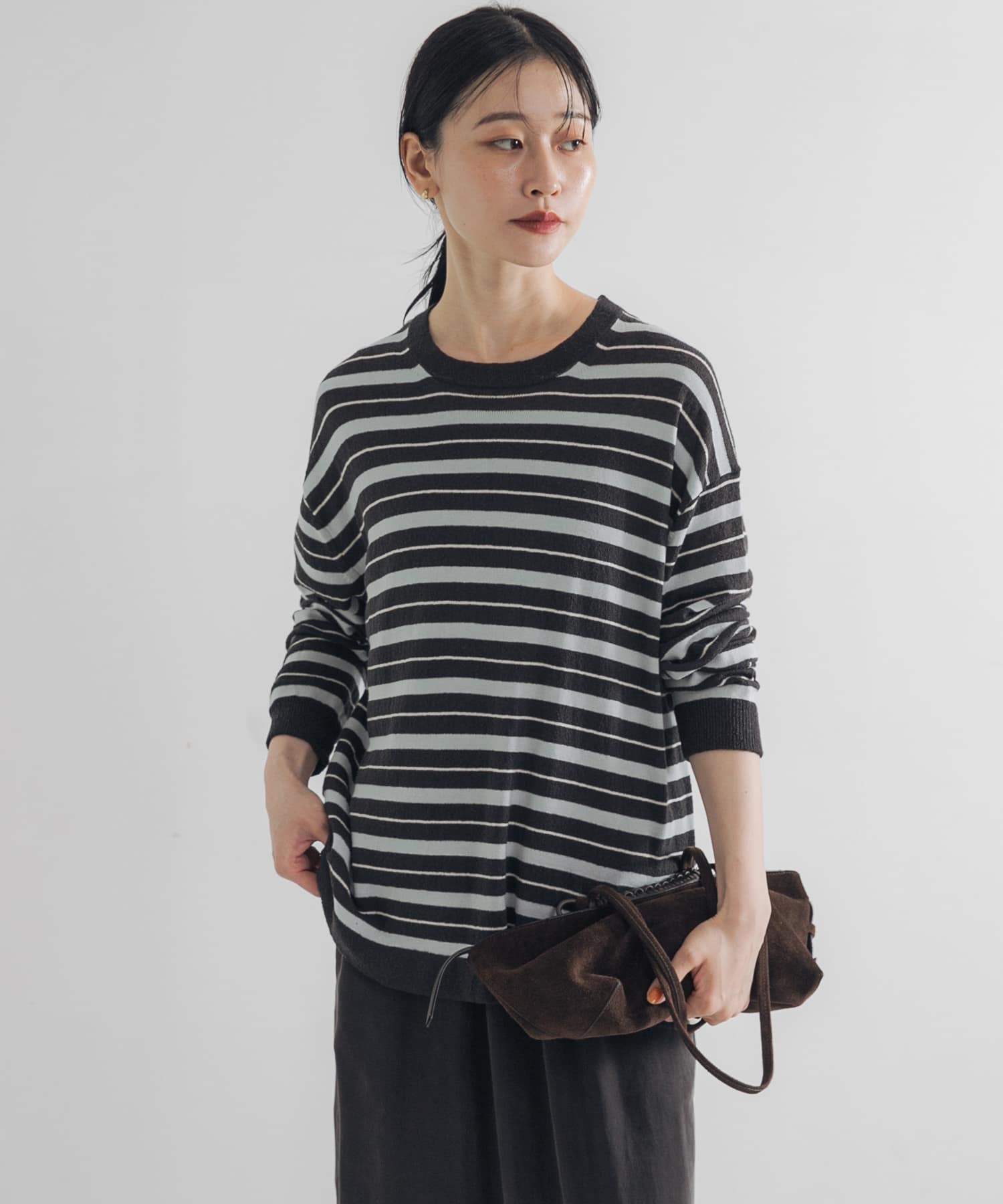 マルチボーダークルーネックニット