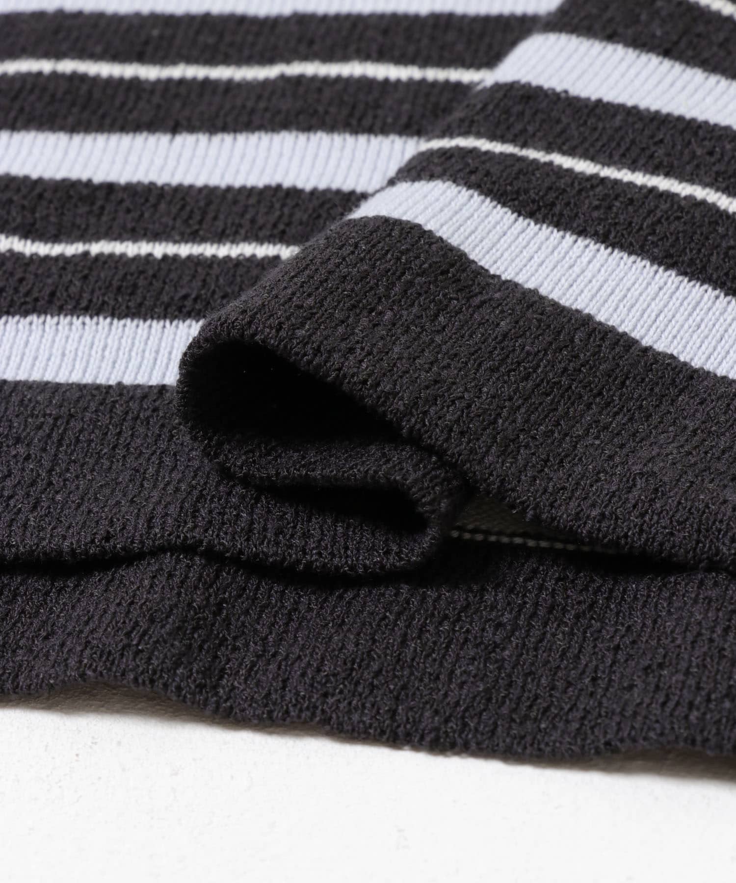 マルチボーダークルーネックニット CHARCOAL FREE