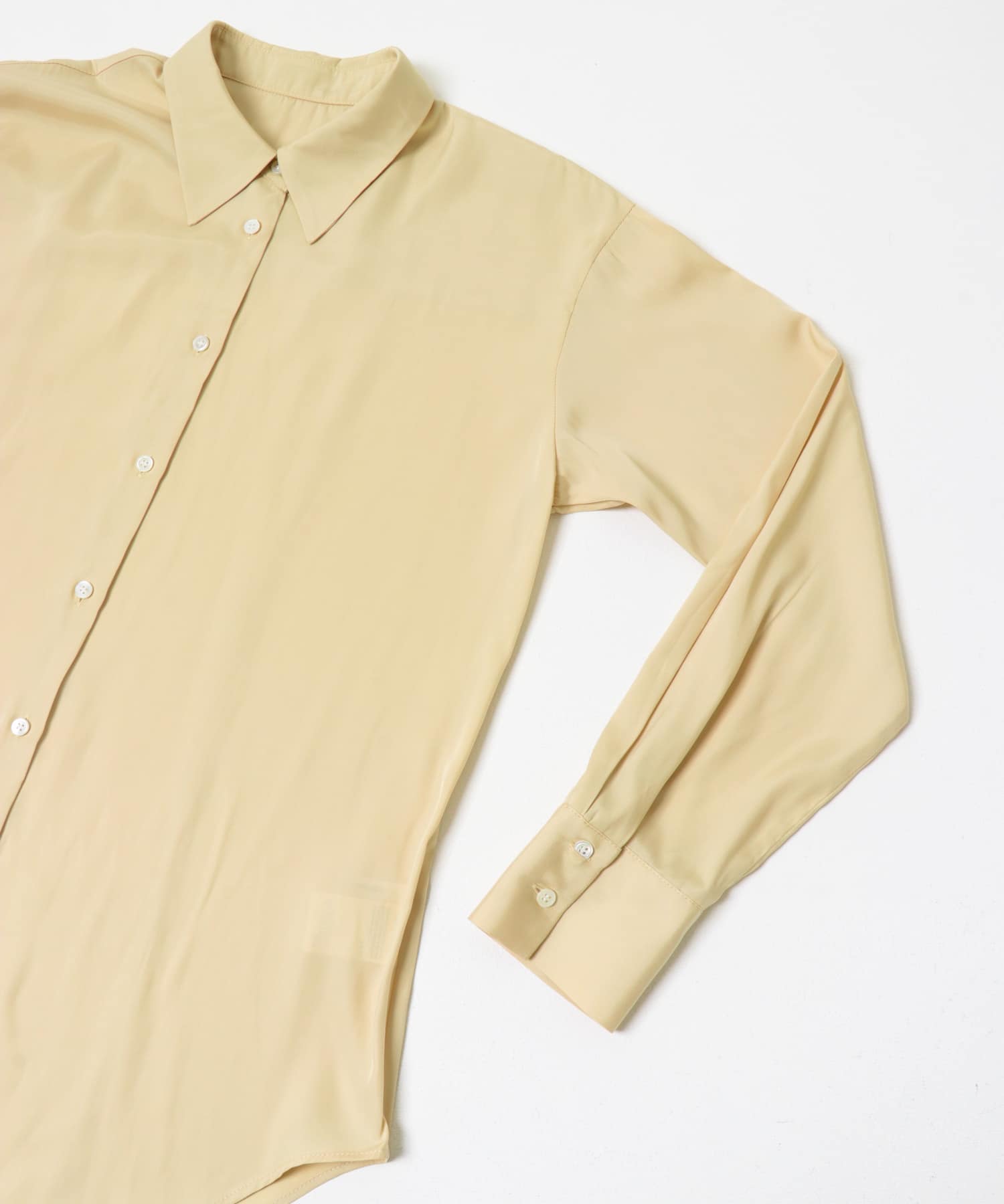 レギュラーカラーシルキーシャツ L.BEIGE FREE