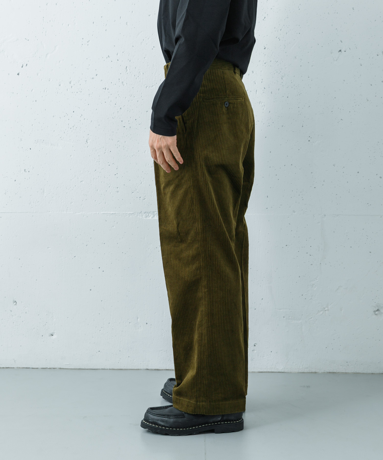 KHAKI