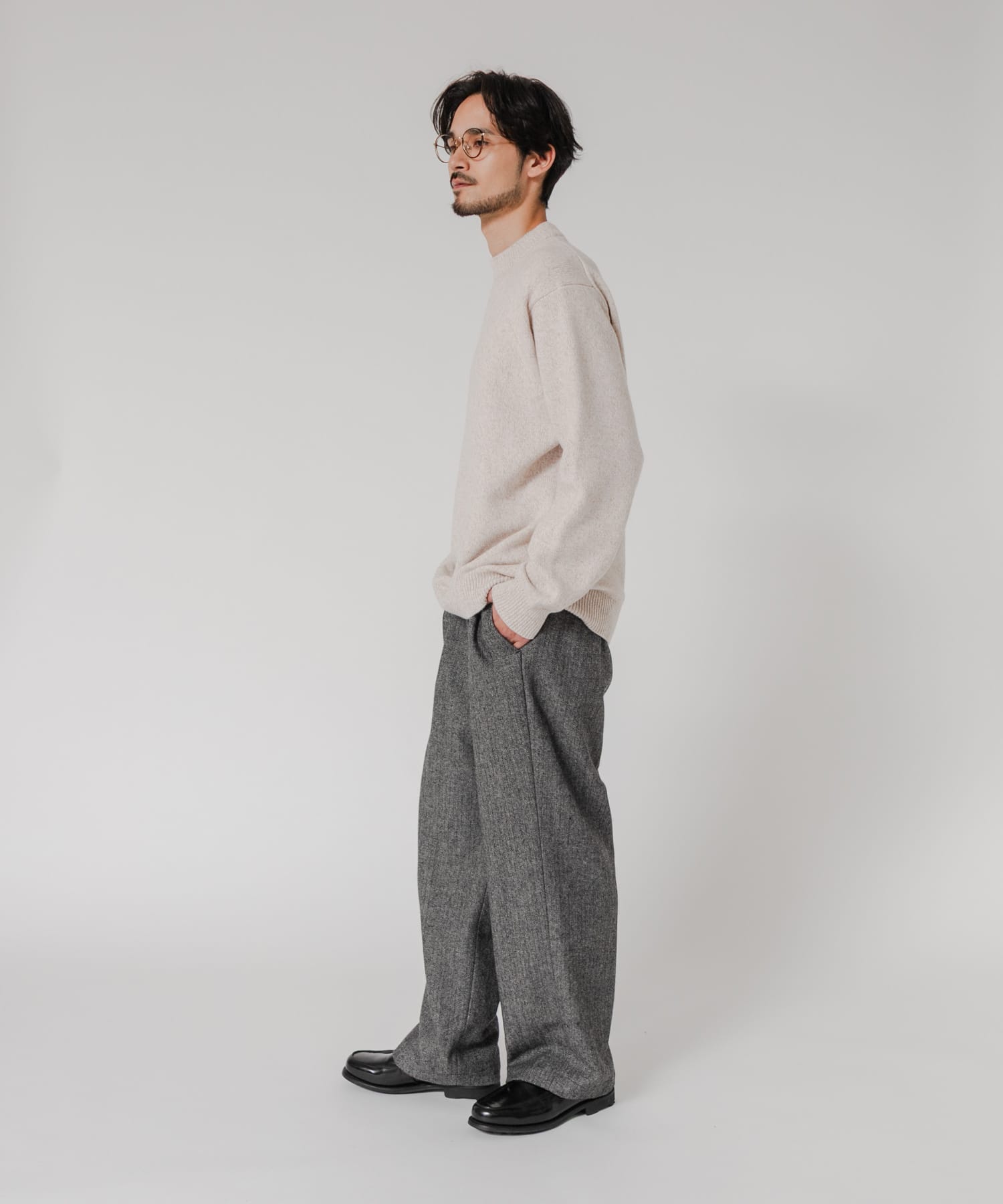 GRAY