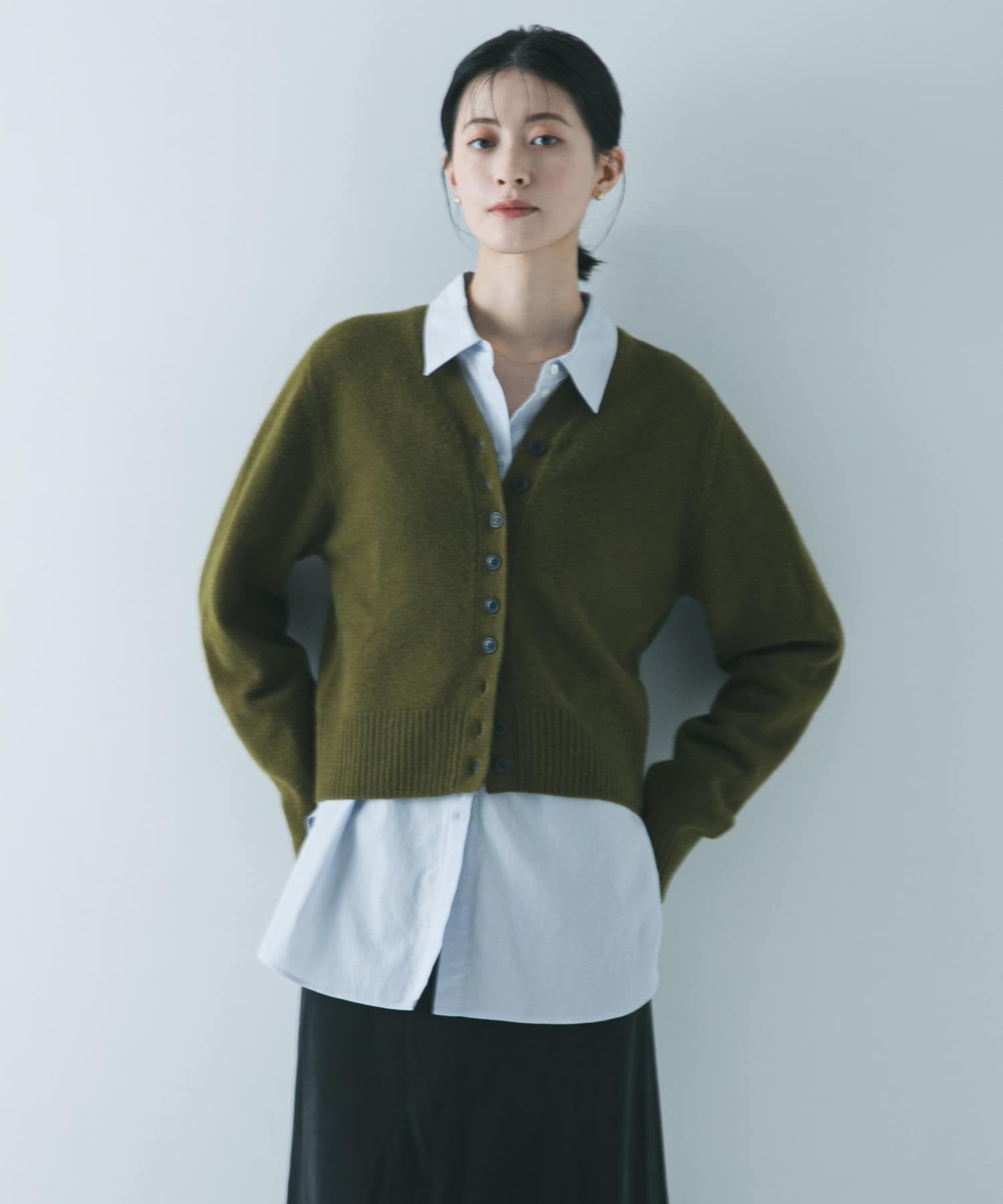 カシミヤ強縮Vネックカーディガン(FREE KHAKI): トップス｜URBAN