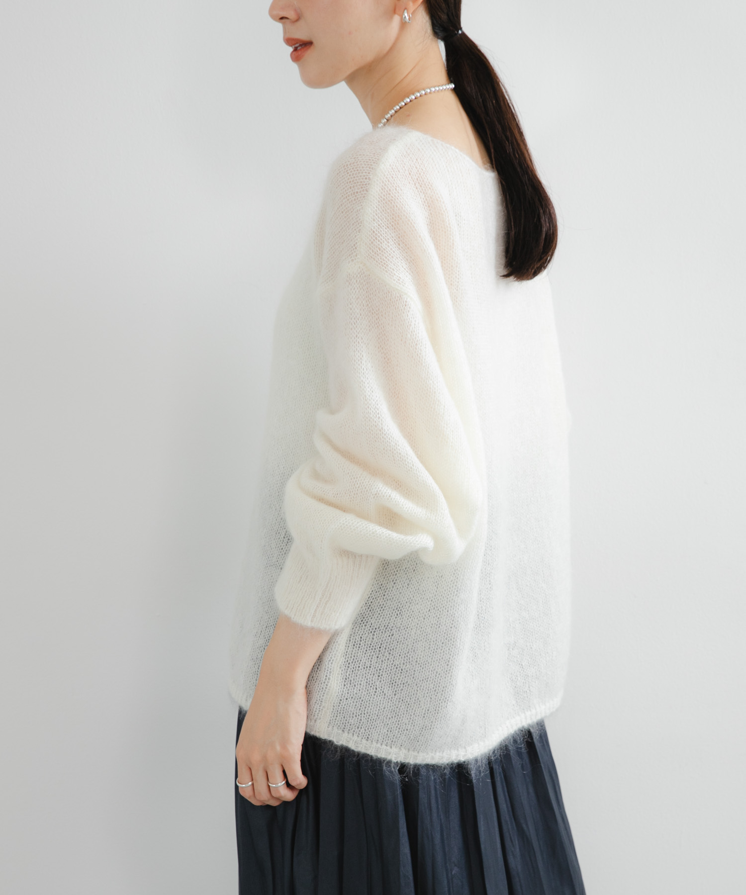 OFF WHITE