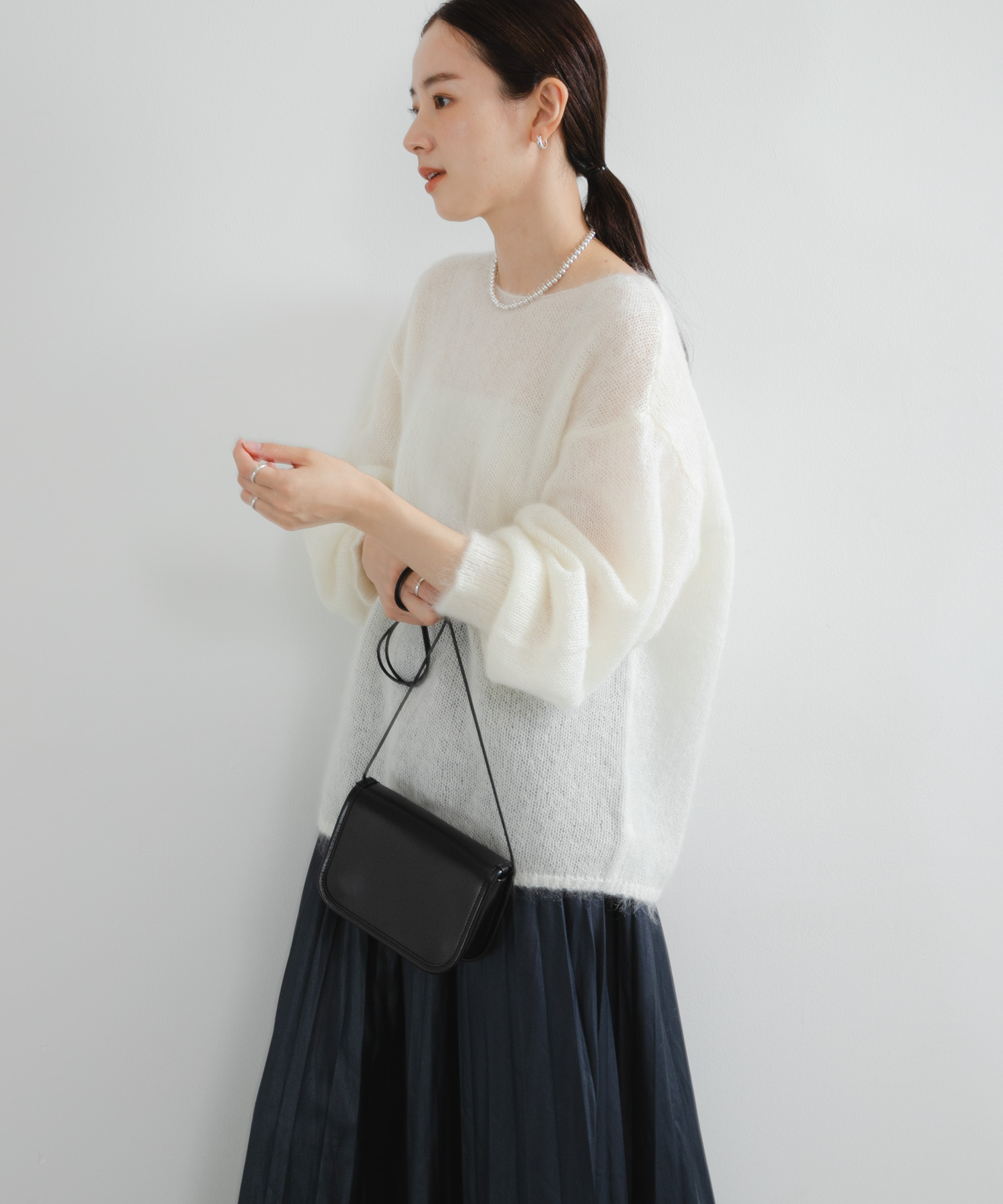 OFF WHITE