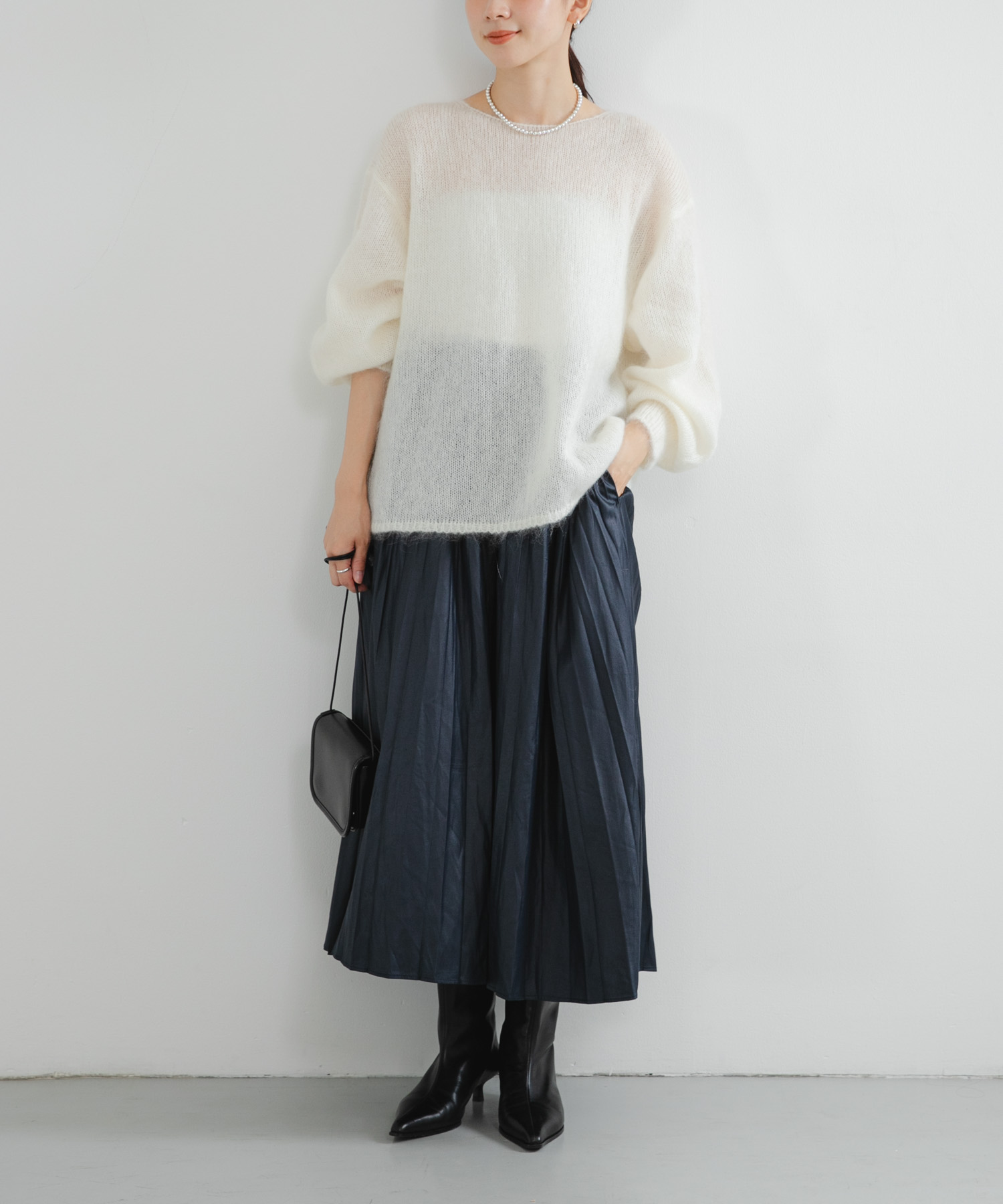 OFF WHITE