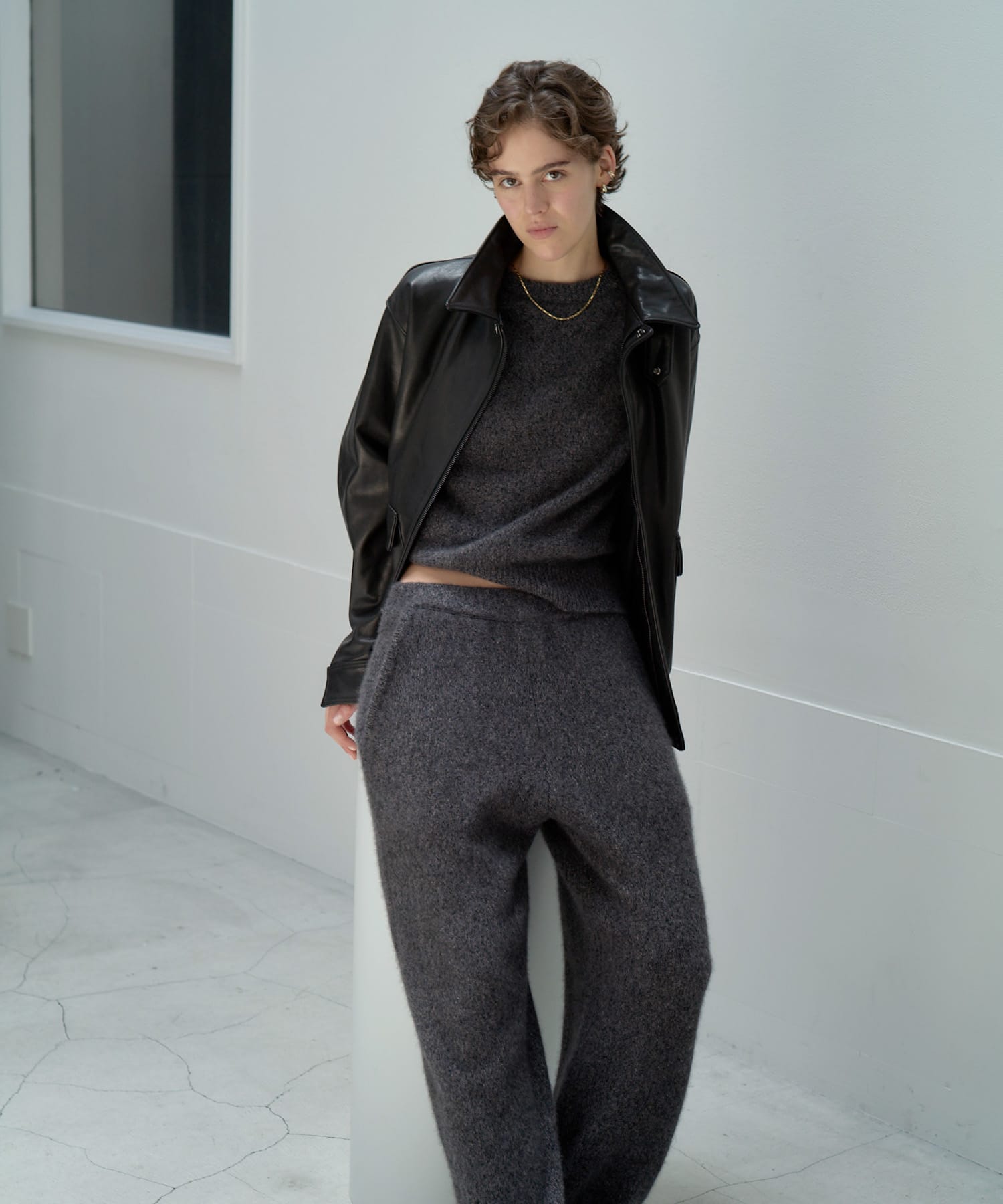 new basic　CASHMERE SILK MOULINE CREW-NECK KNIT CHARCOAL Free