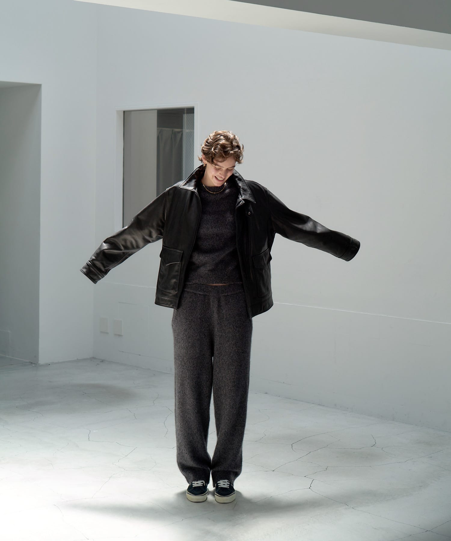 new basic　CASHMERE SILK MOULINE CREW-NECK KNIT CHARCOAL Free