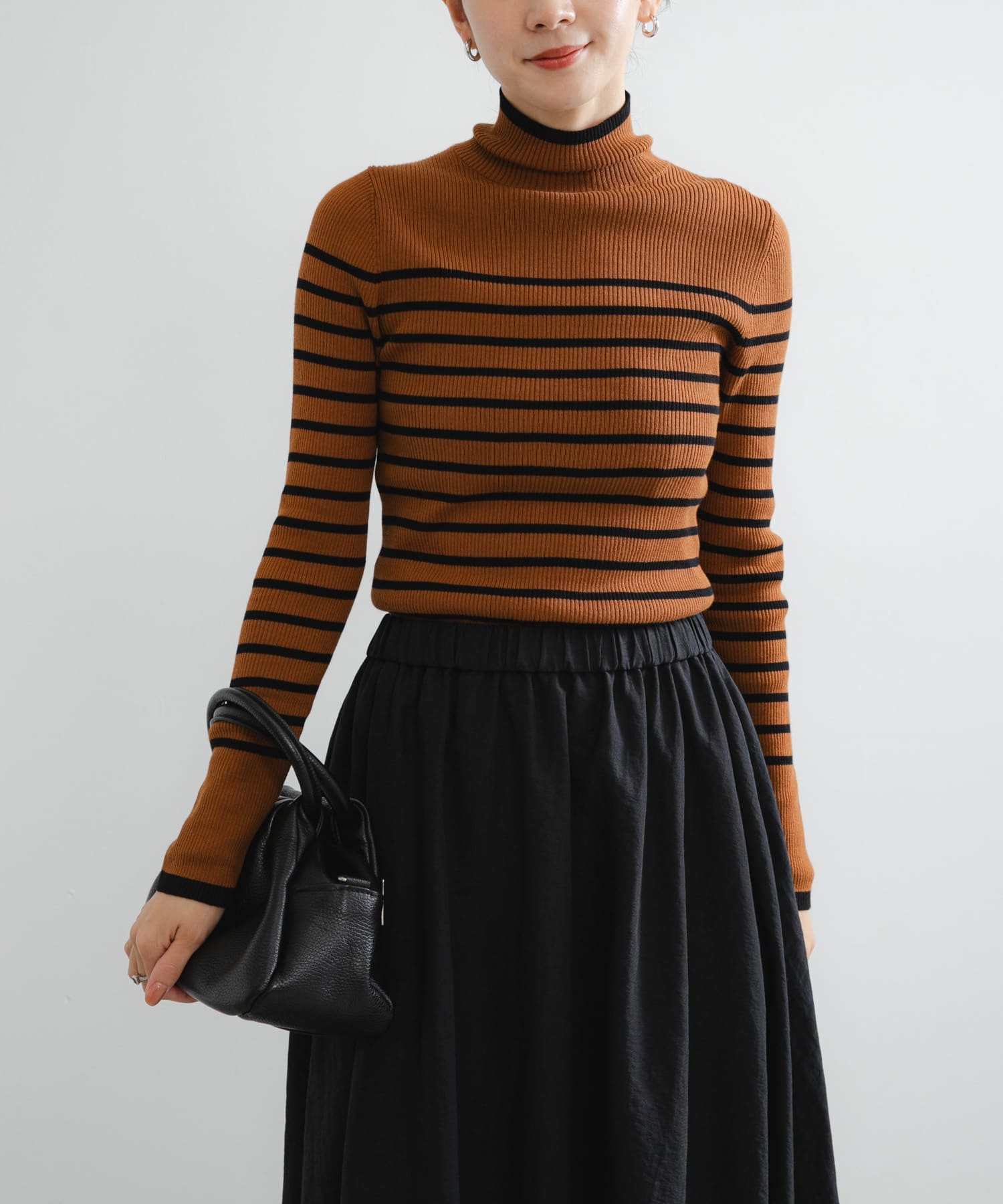 『UR TECH』ハイネックリブニット