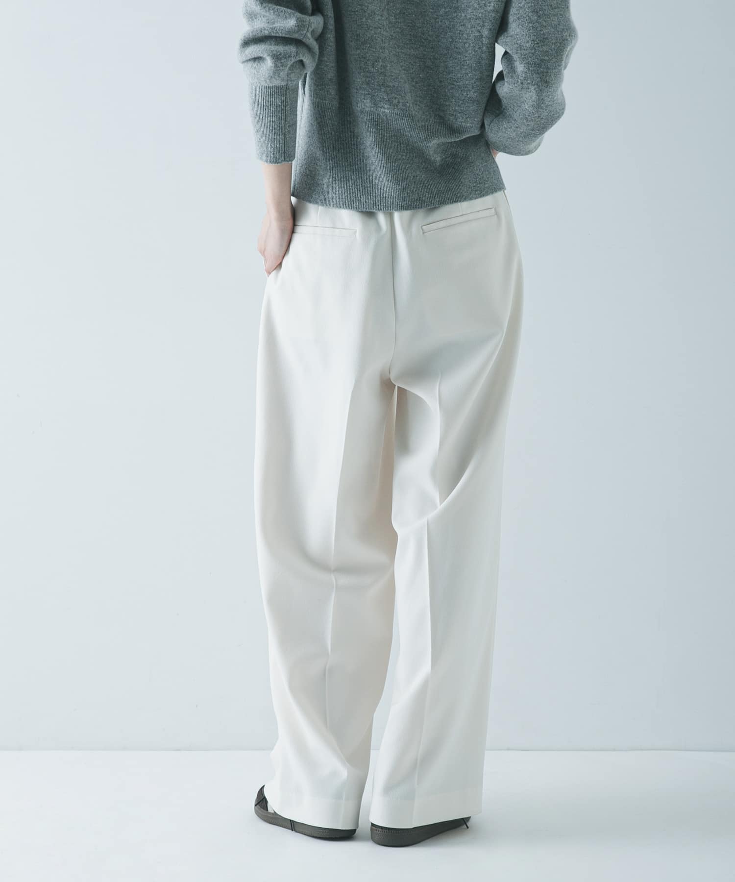 OFF WHITE