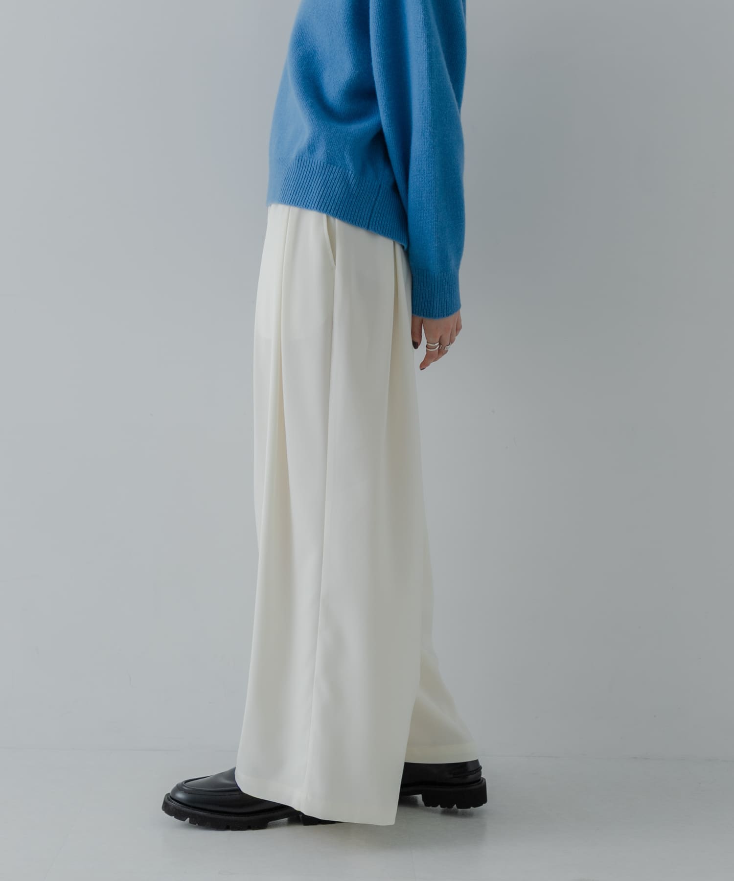 OFF WHITE