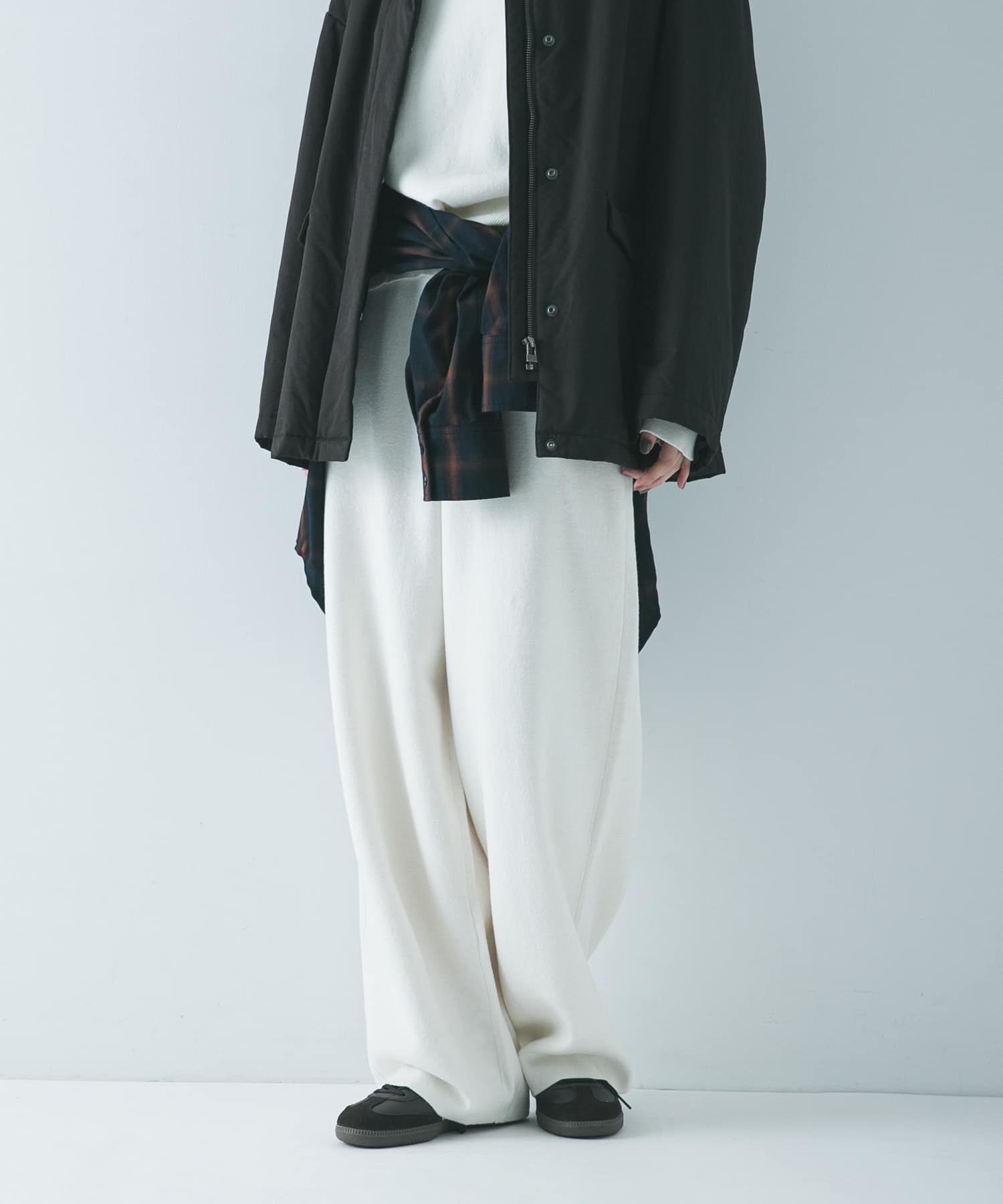 OFF WHITE