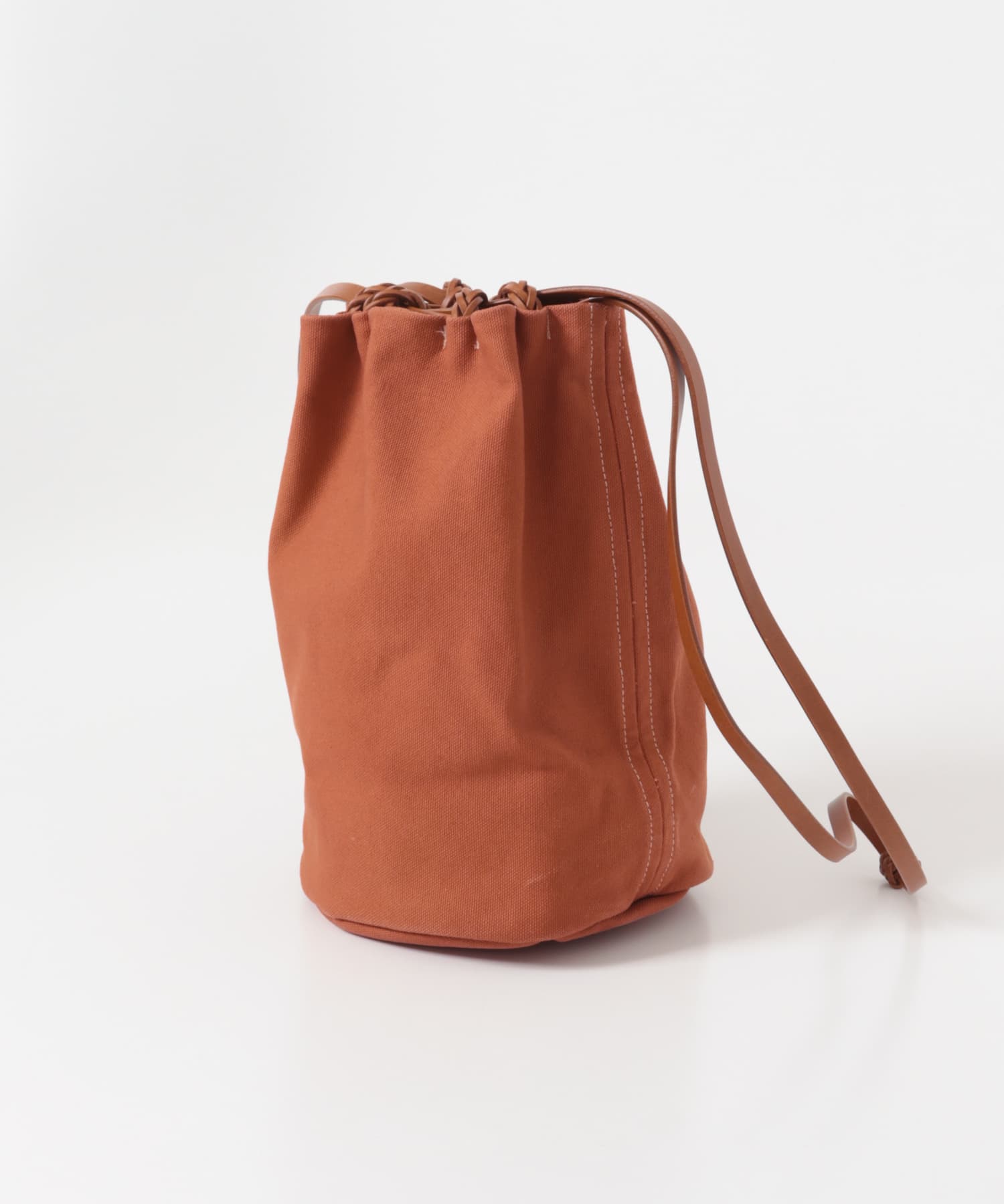 KAMARO’AN　Woven Drawstring BucketBag Ochre-Red one