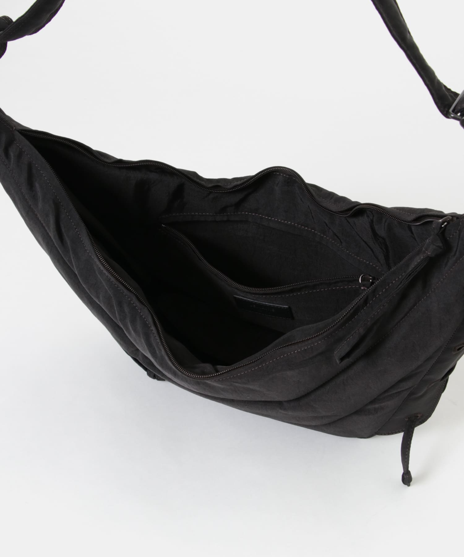 LEMAIRE MEDIUM SOFT GAME BAG(- CHOCOLATE): バッグ｜URBAN RESEARCH