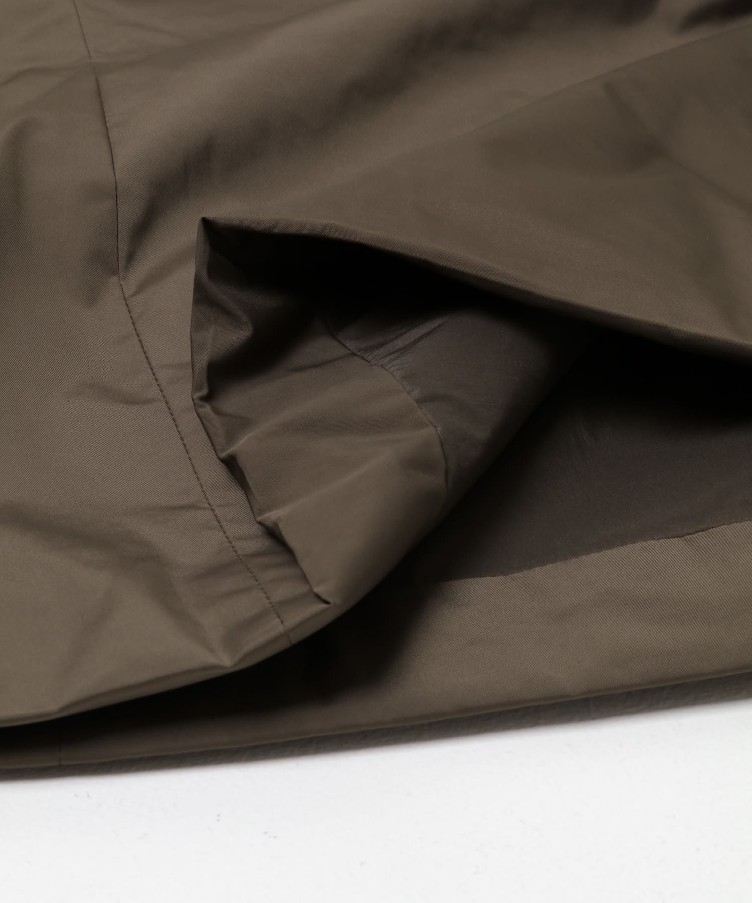AMOMENTO TAFFETA MOCK NECK MINI DRESS(0 BROWN): ワンピース｜URBAN