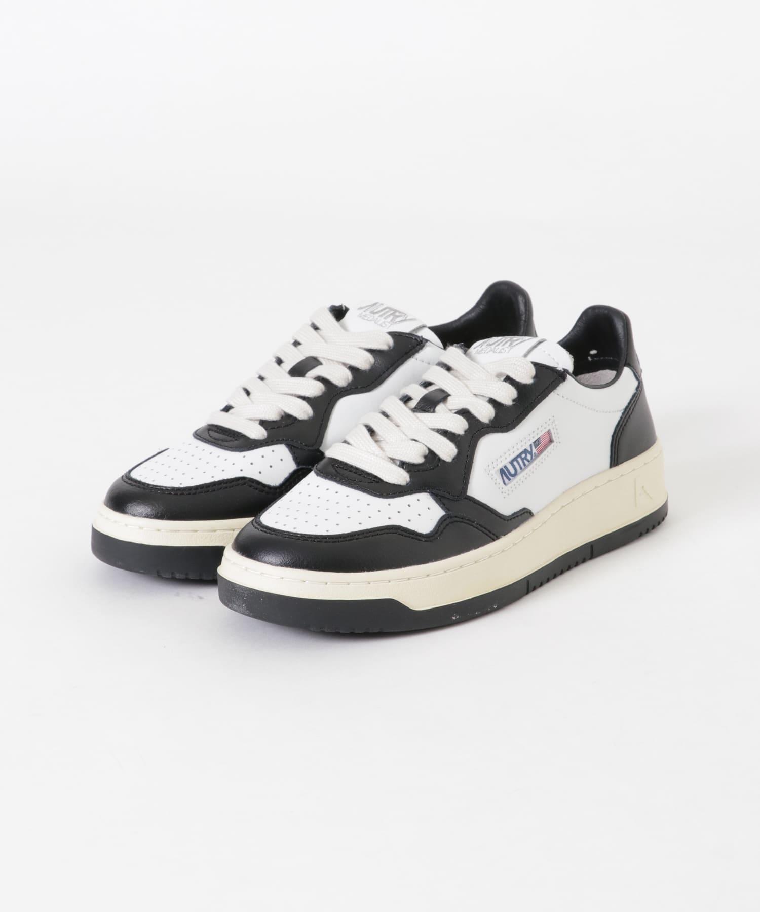 AUTRY　MEDALIST LOW WHT/BLACK 37
