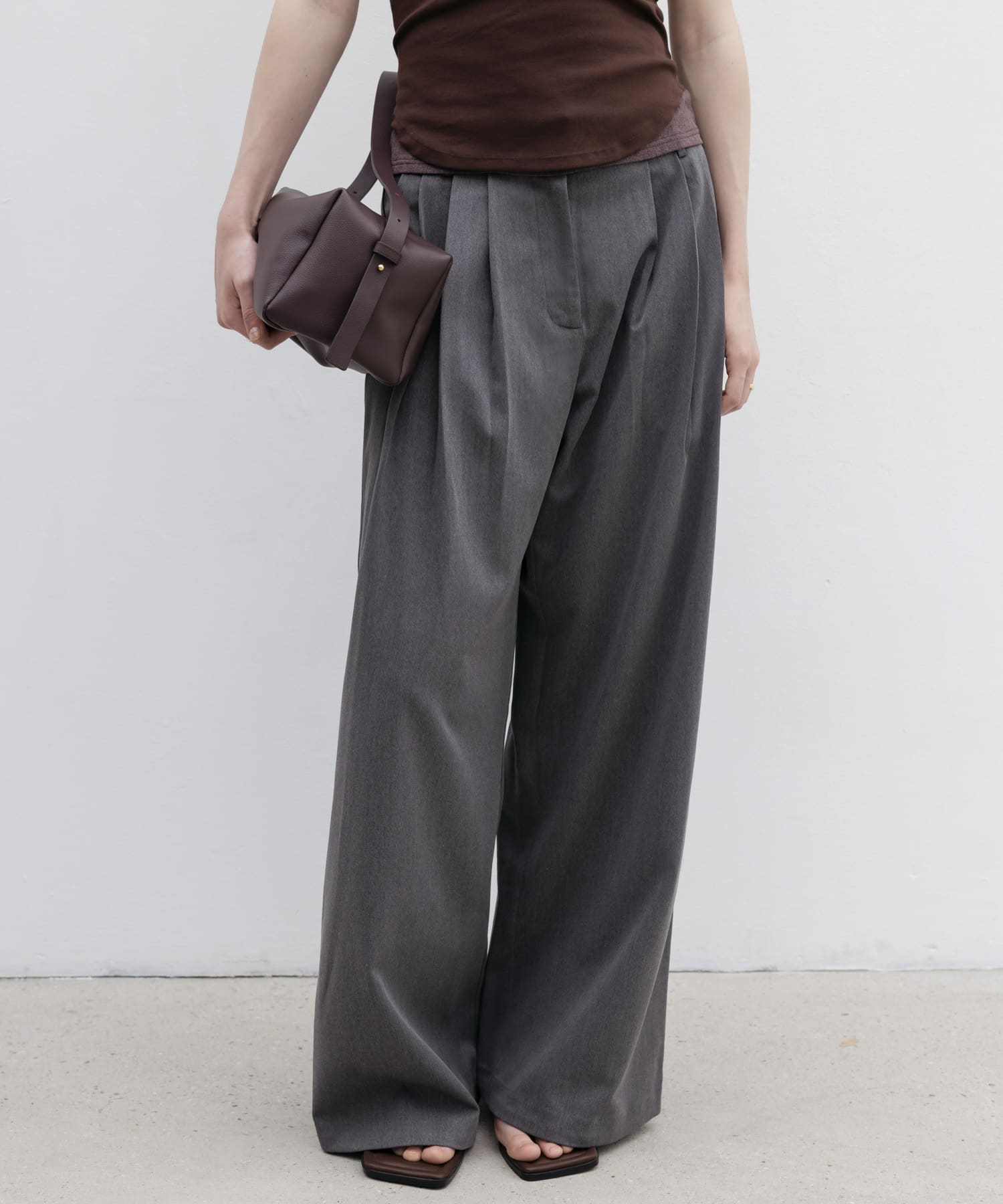 STUDIO DOE　Three-tuck Wide Pants DARK GREY S