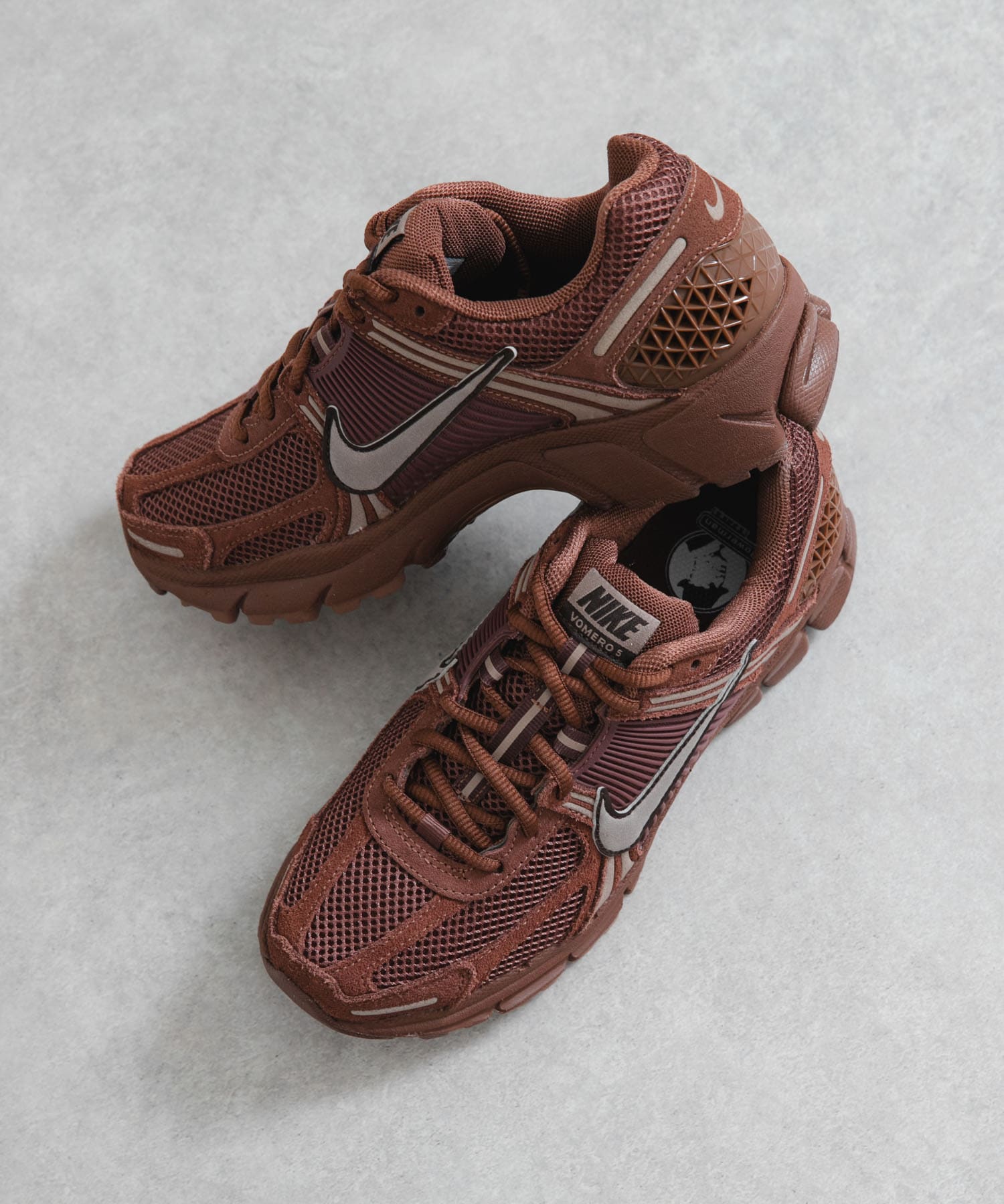 NIKE　ズームボメロ 5 GLD