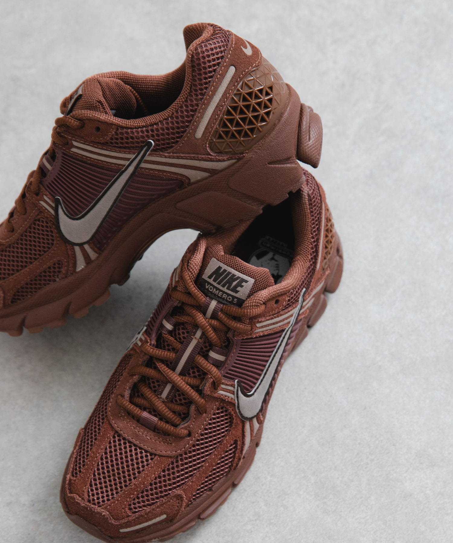 NIKE　ズームボメロ 5 GLD F BN/M BRO 23.5