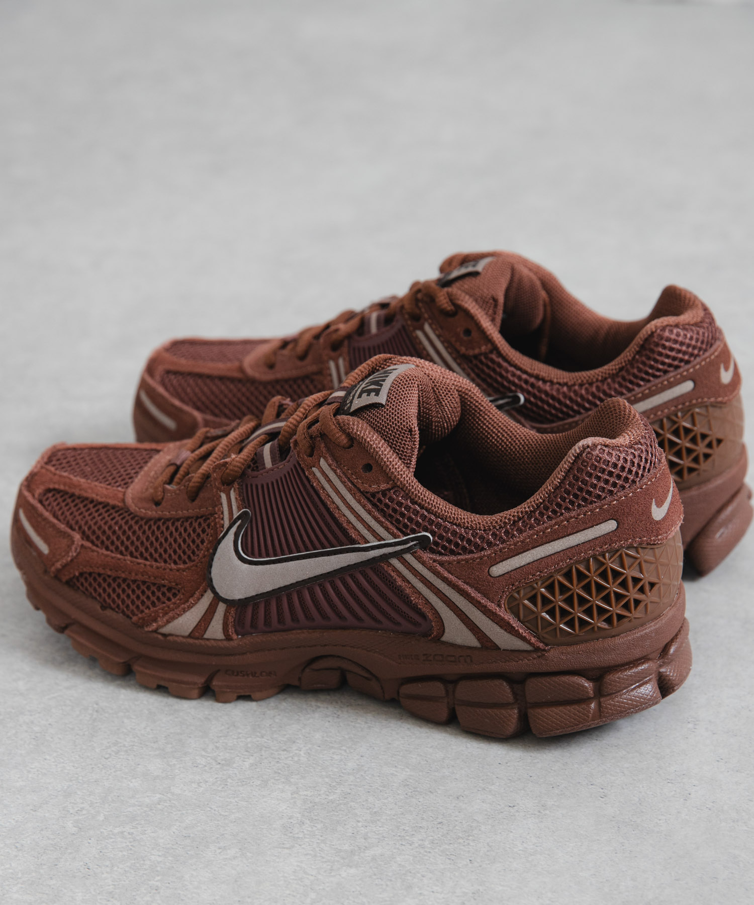 NIKE　ズームボメロ 5 GLD F BN/M BRO 23.5