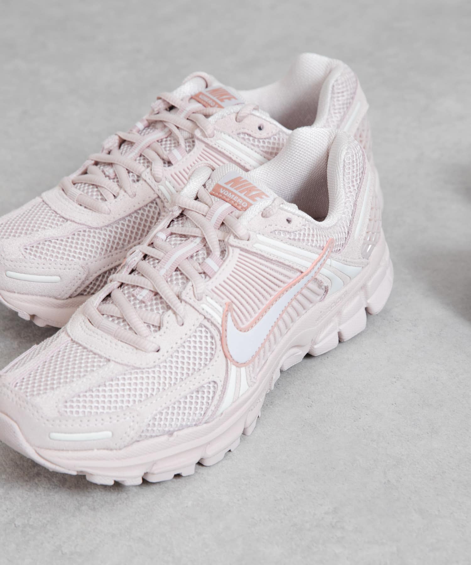 NIKE　ズームボメロ 5 GLD S RD/V GRR 23.5