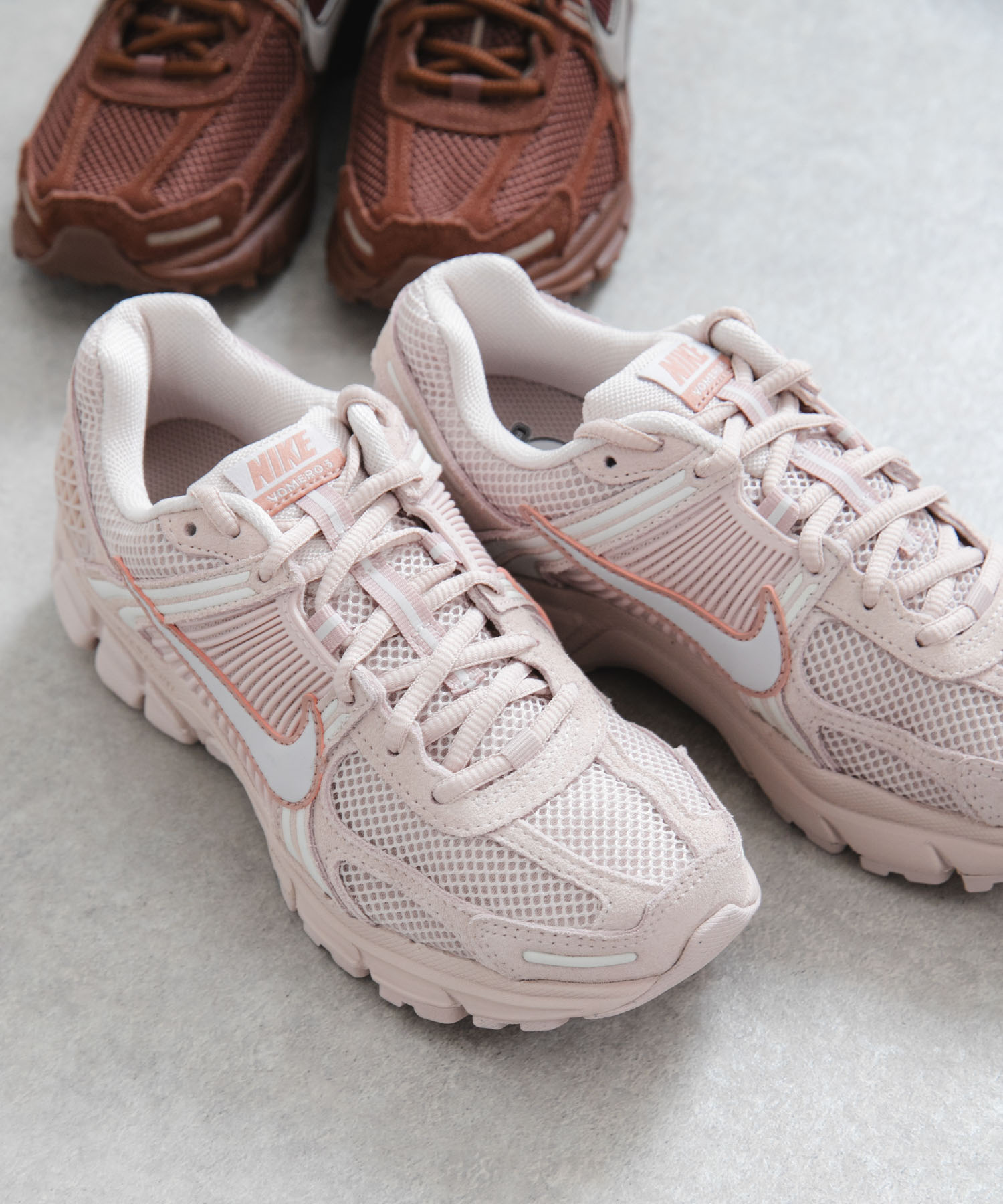 NIKE　ズームボメロ 5 GLD S RD/V GRR 23.5