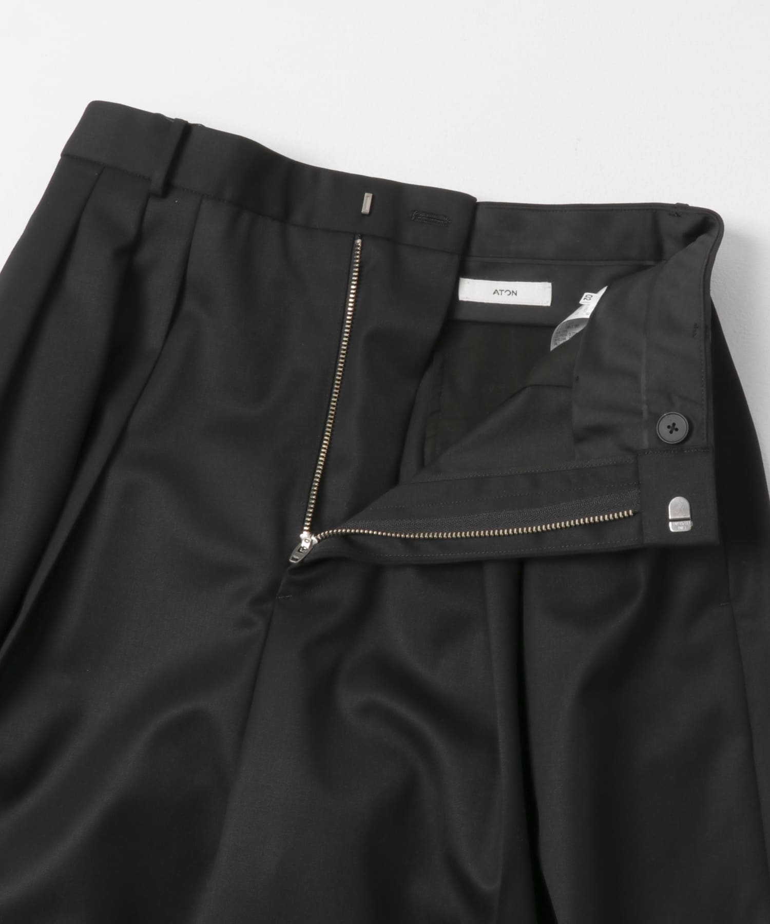 ATON　COMPACT WOOL TUCKED W PANTS BLACK 1