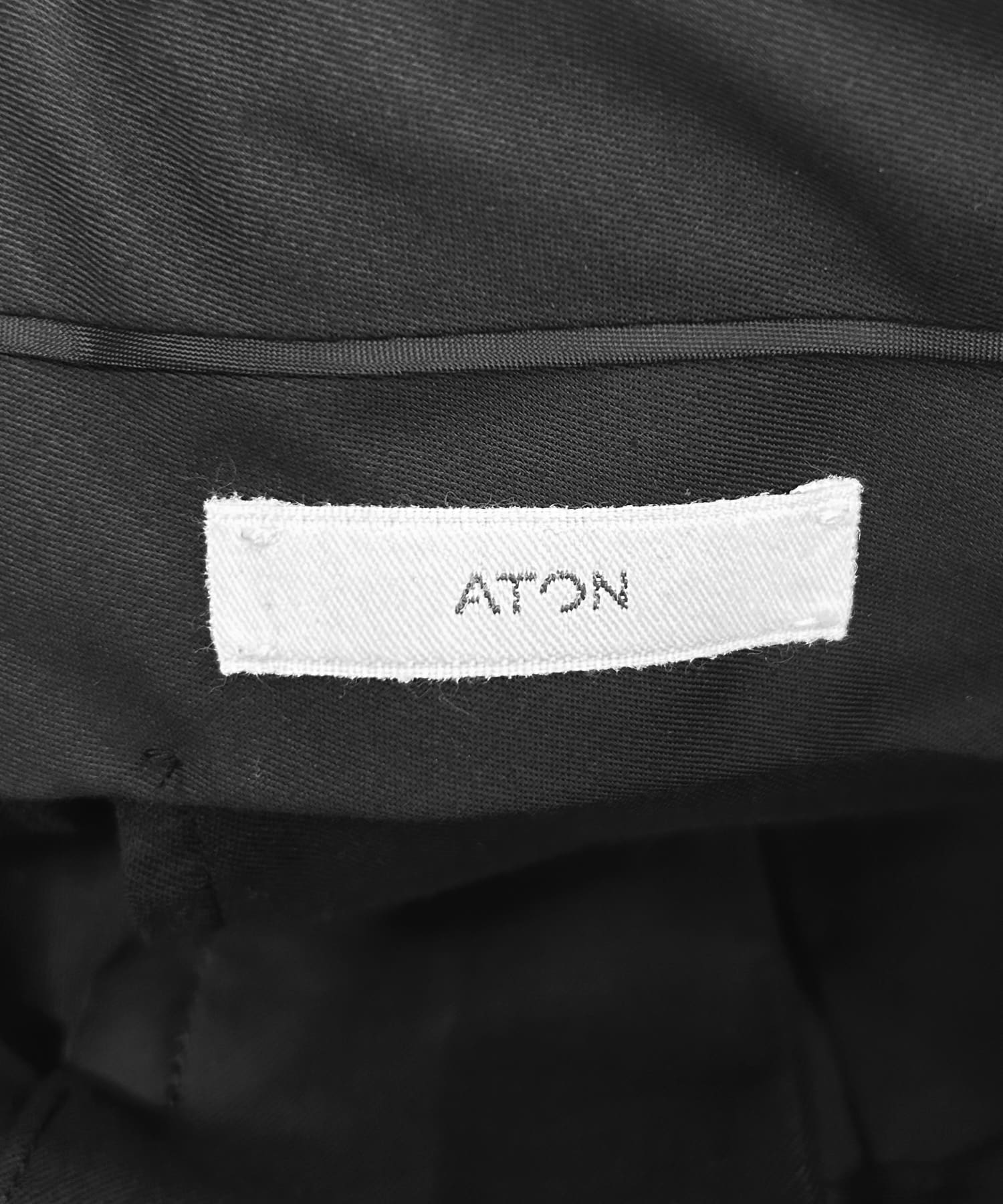 ATON　COMPACT WOOL TUCKED W PANTS BLACK 1