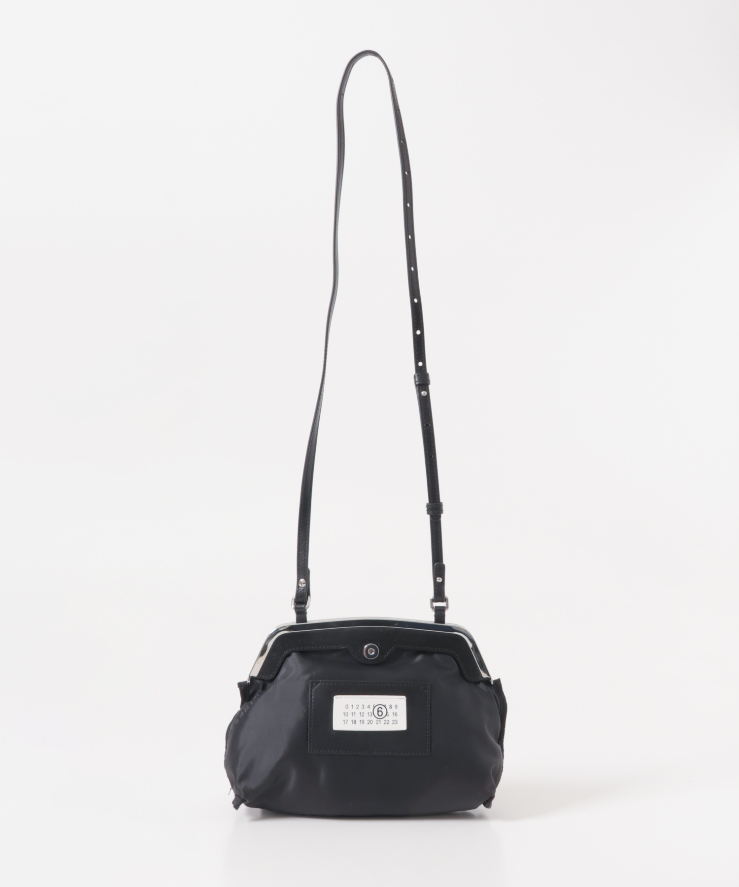 MM6　P8503 POCHETTE REVERSIX