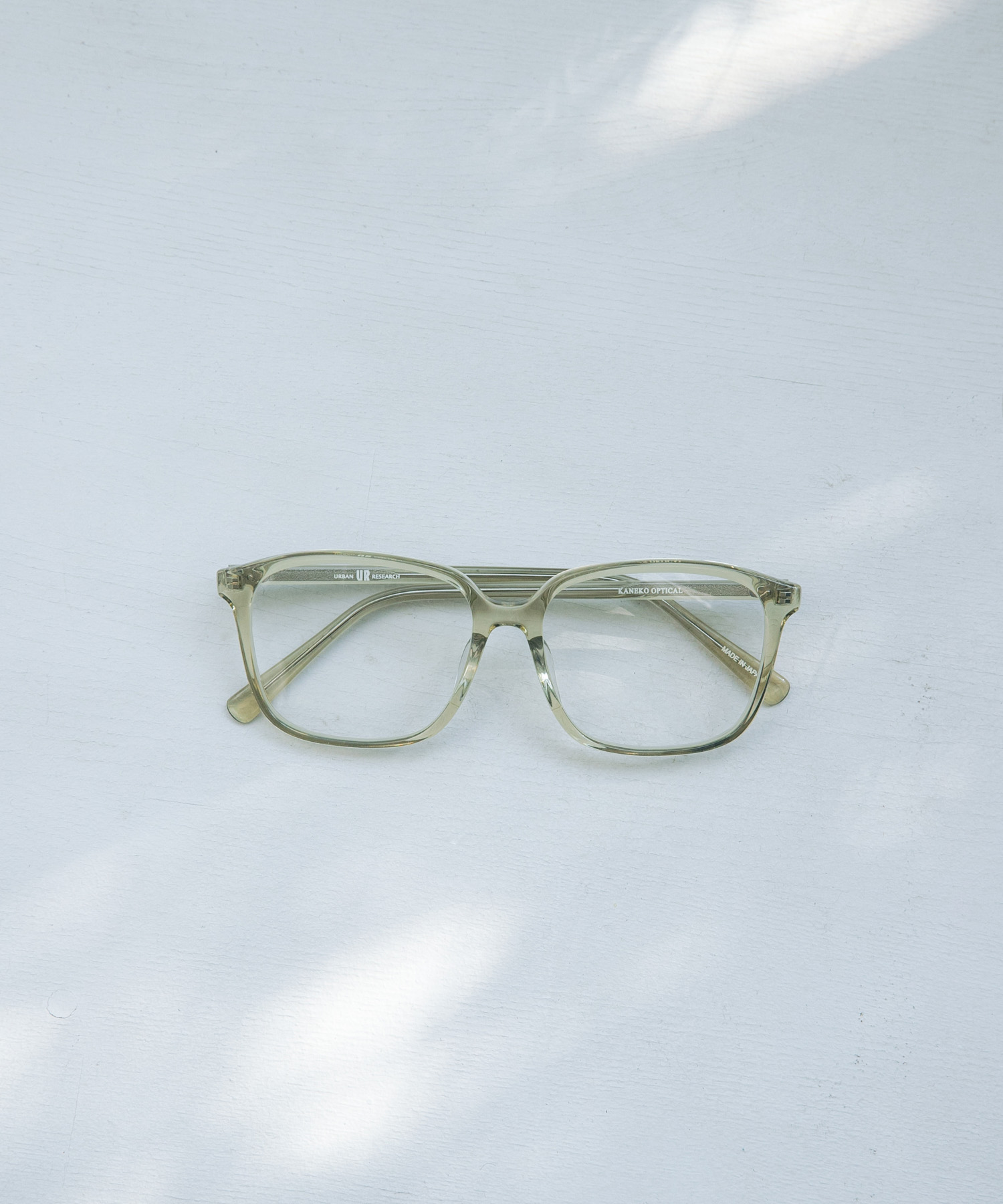 『別注』KANEKO OPTICAL×URBAN RESEARCH　スクエアクリアUVレンズ クリアオリーブ -