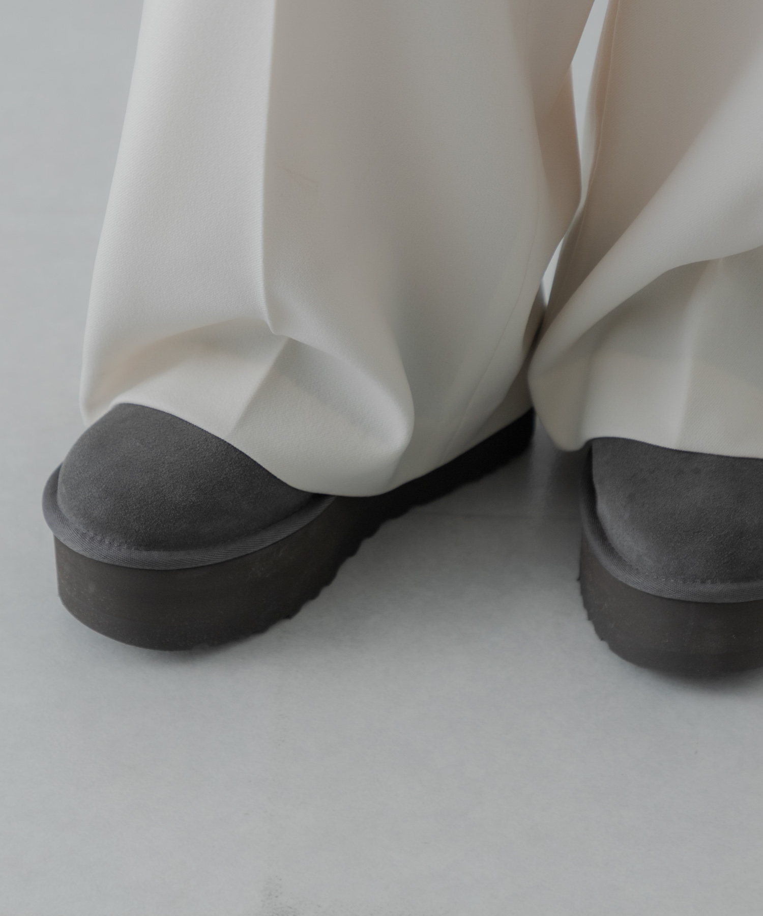 UGG　ULTRA MINI PLATFORM CHARCOAL 22