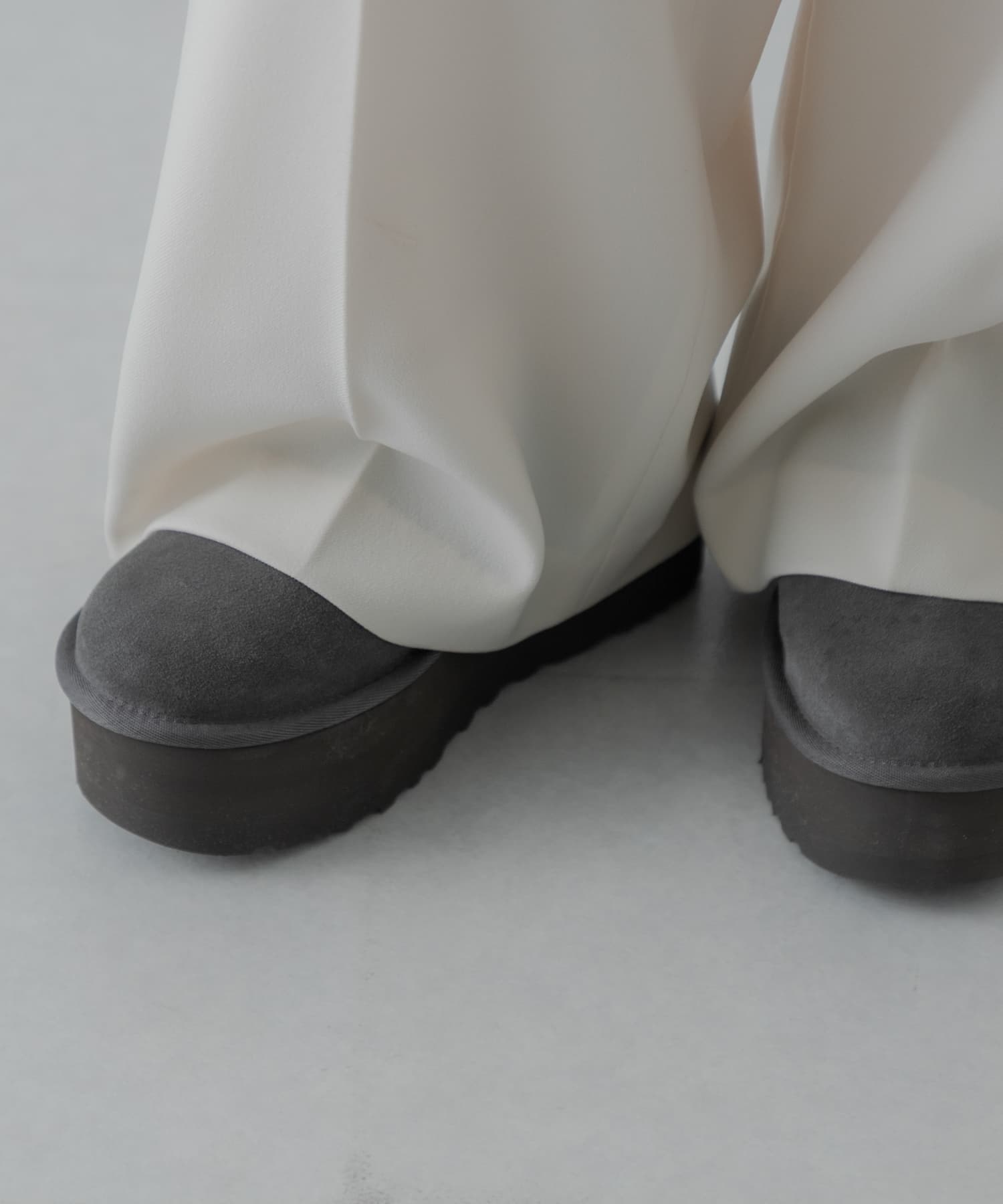 UGG　ULTRA MINI PLATFORM CHARCOAL 22