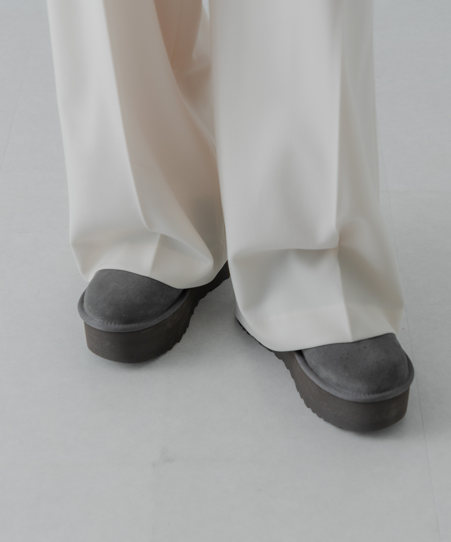 UGG　ULTRA MINI PLATFORM CHARCOAL 22