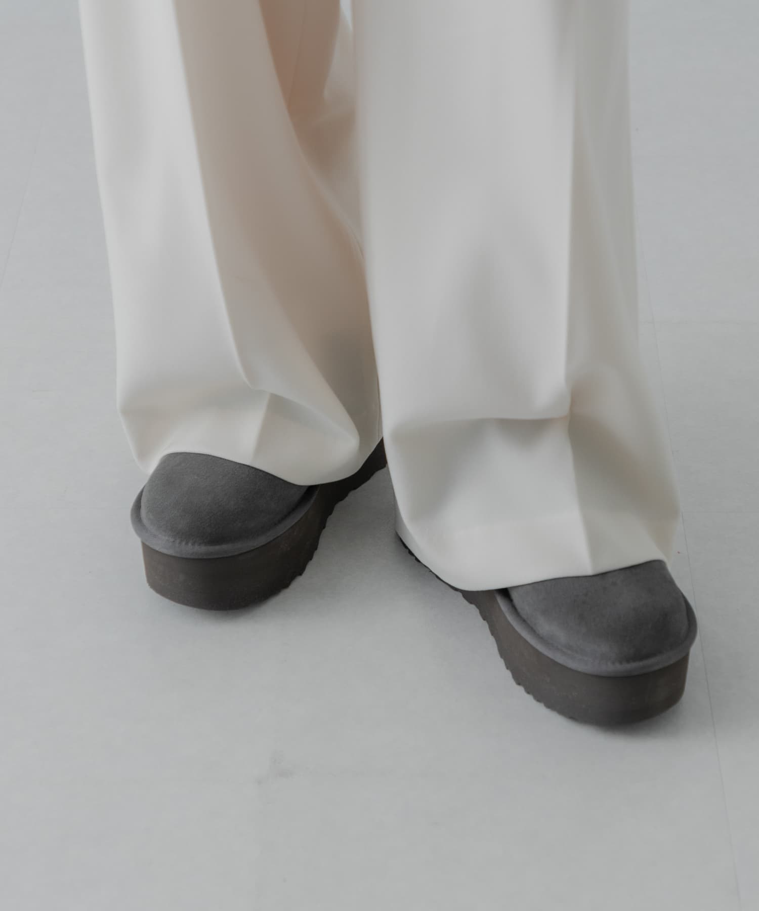 UGG　ULTRA MINI PLATFORM CHARCOAL 22