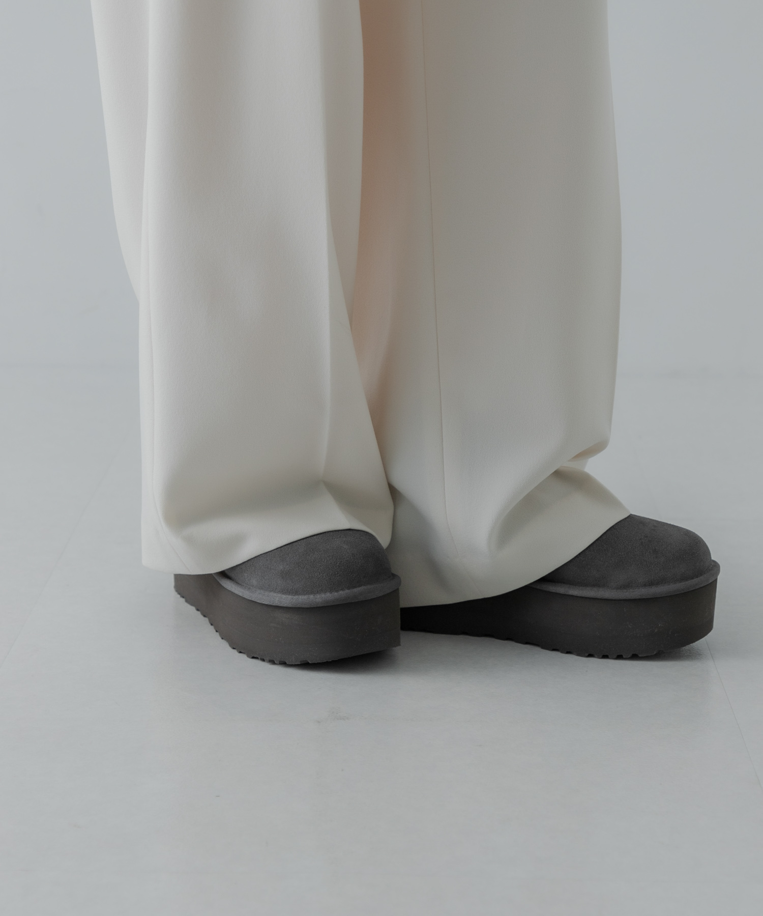 UGG　ULTRA MINI PLATFORM CHARCOAL 22