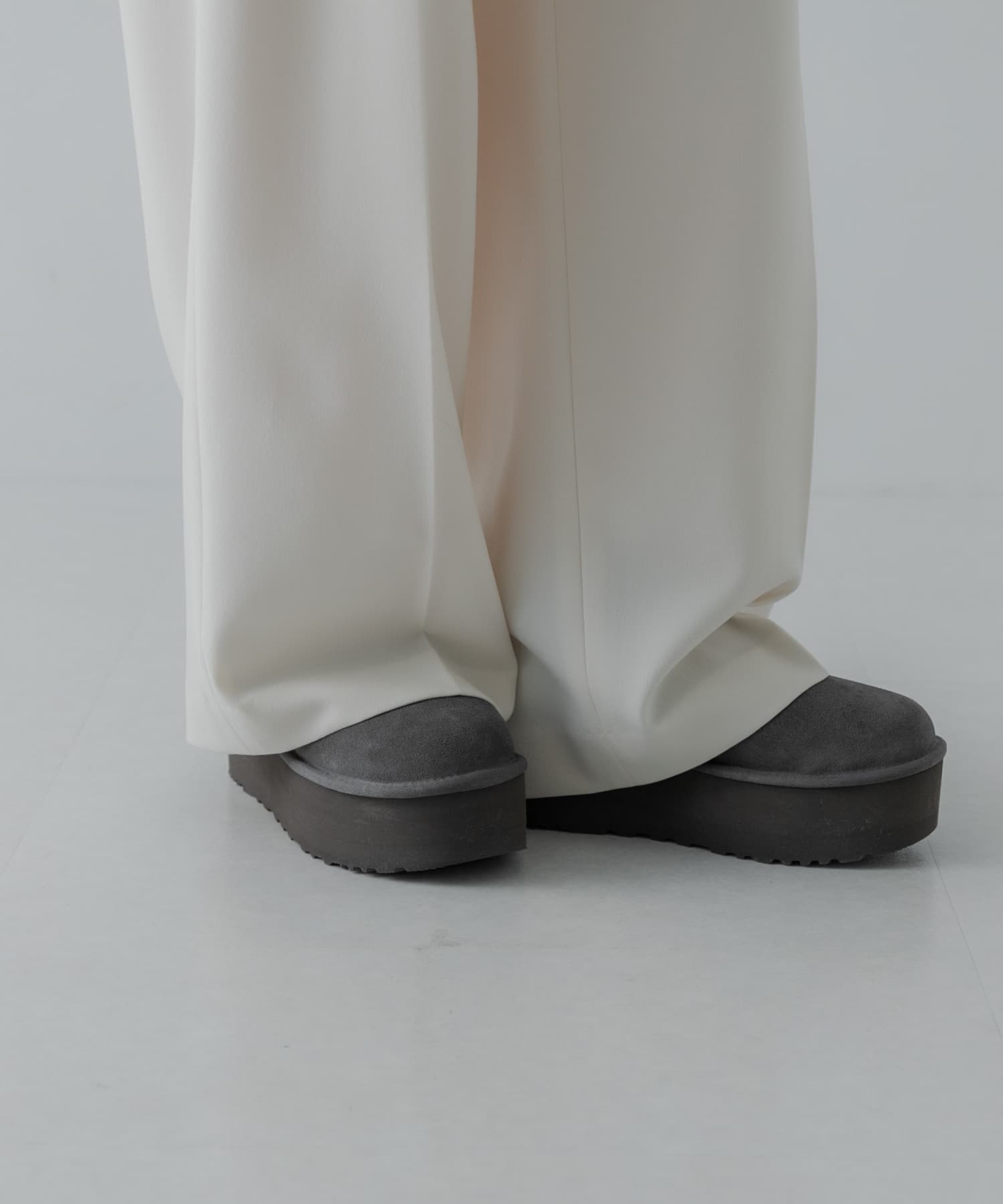 UGG　ULTRA MINI PLATFORM CHARCOAL 22