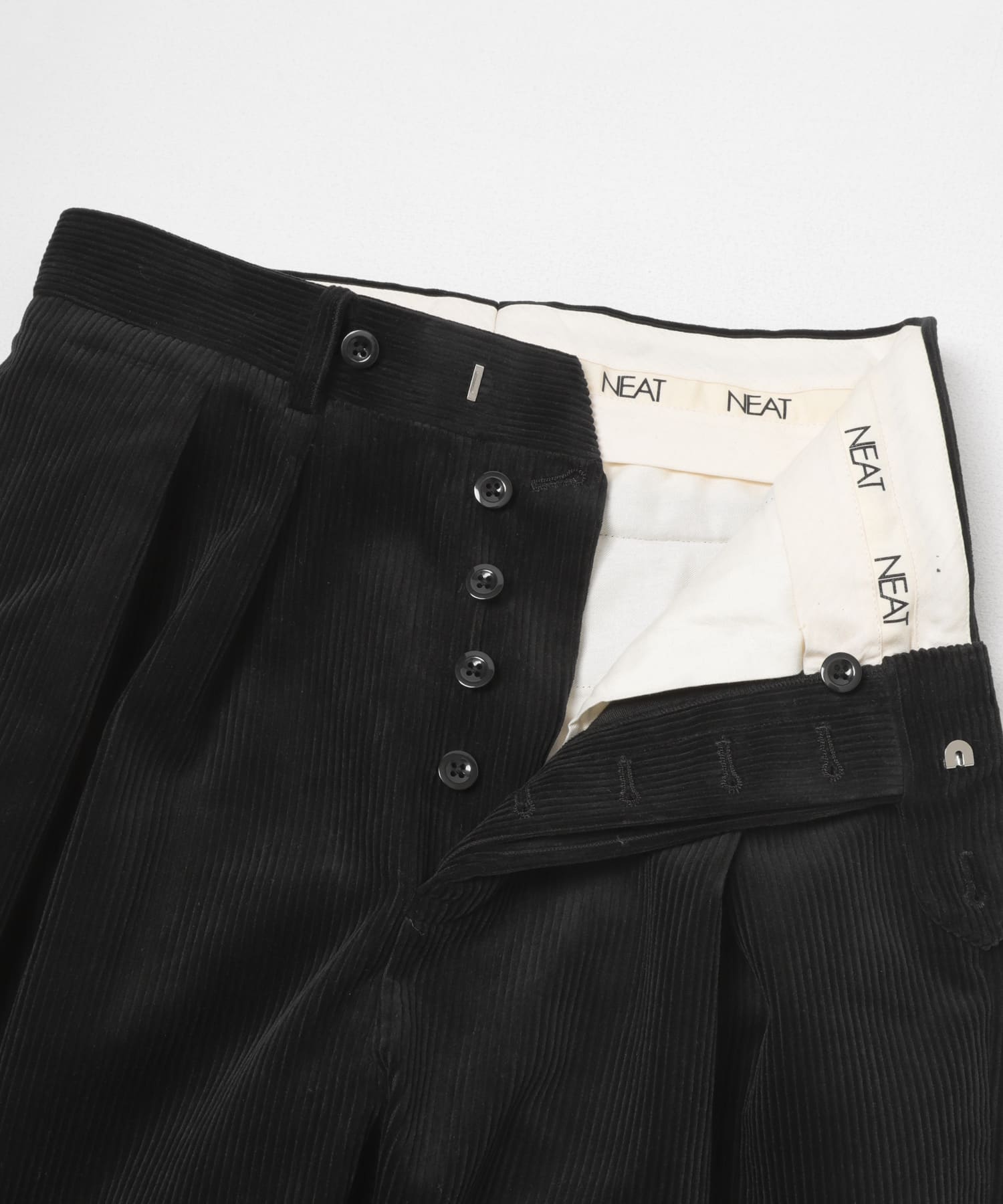 別注』NEAT×URBS HD Corduroy Wide-OLD(44 BLACK): ボトム｜URBAN