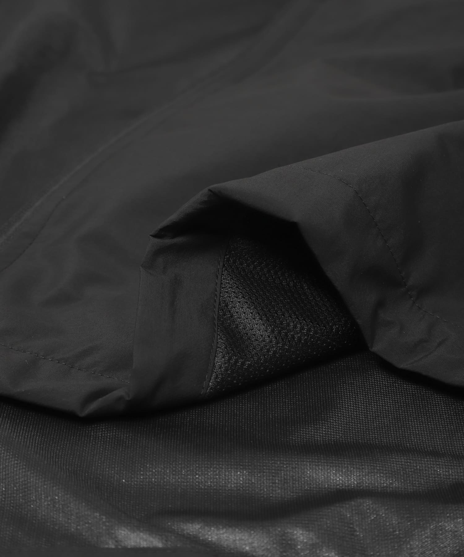 ES.1　Nylon Parka black L