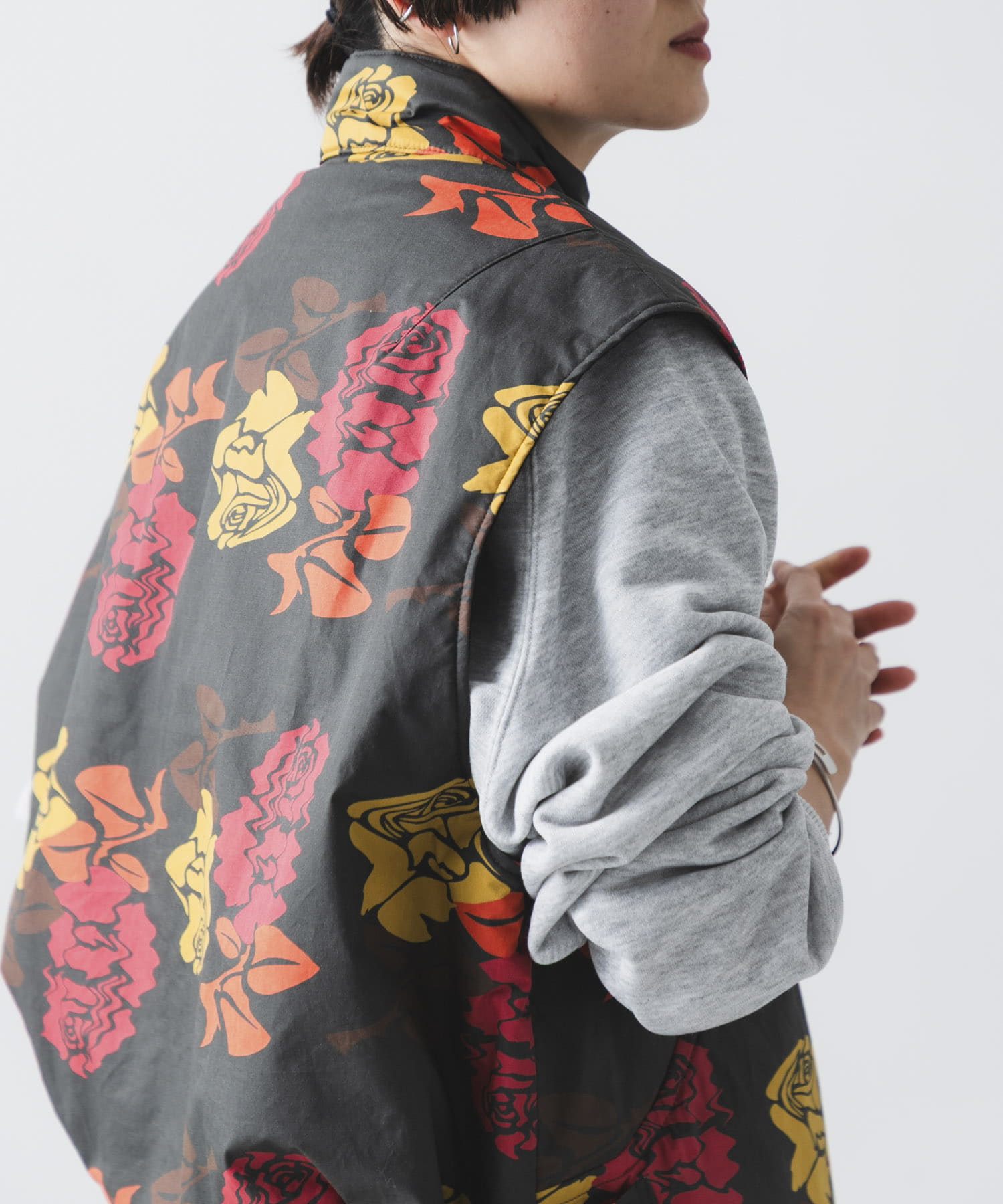 COGNOMEN　W.FANTASISTA FLOWER VEST CHARCOAL Free