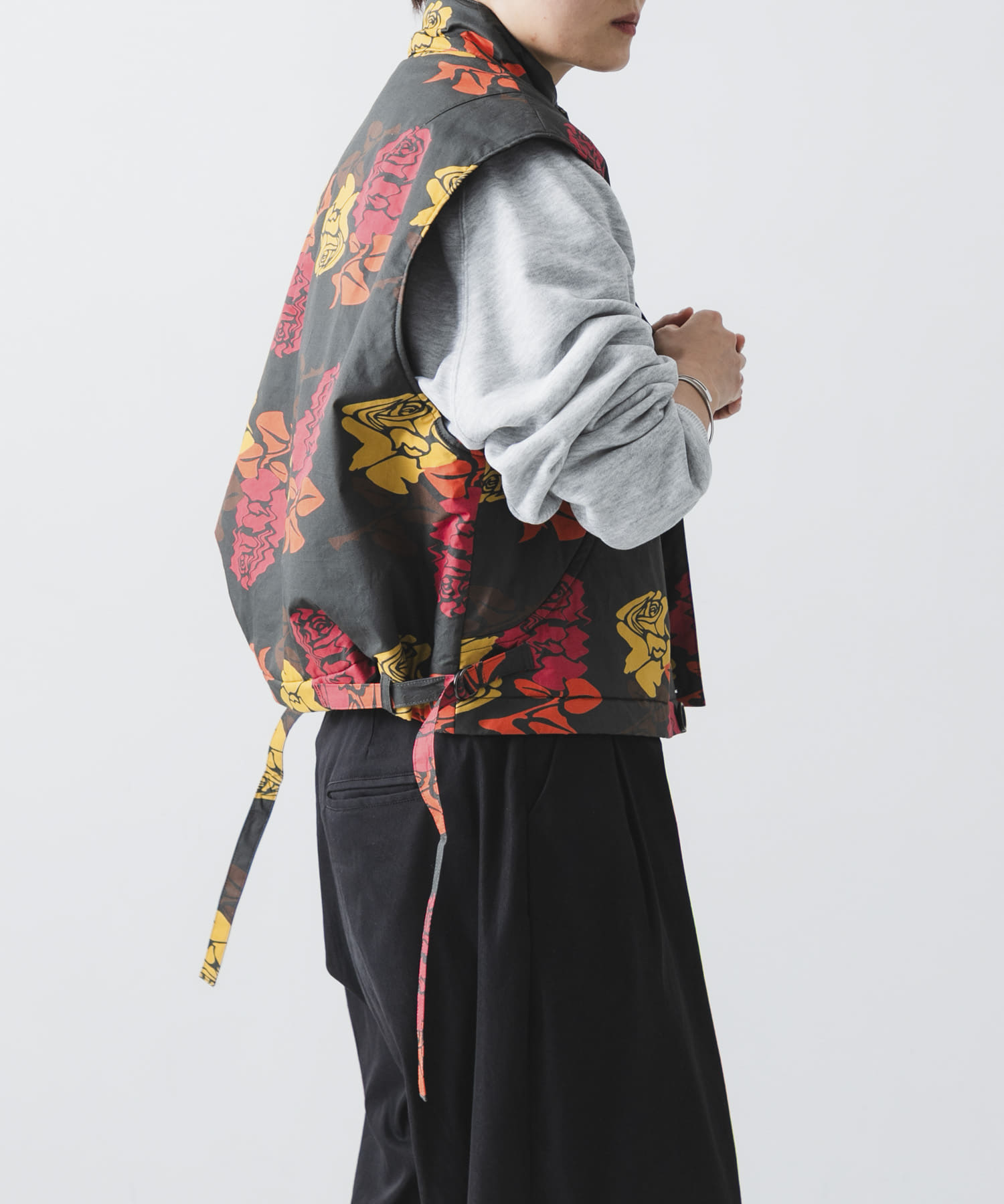 COGNOMEN　W.FANTASISTA FLOWER VEST CHARCOAL Free