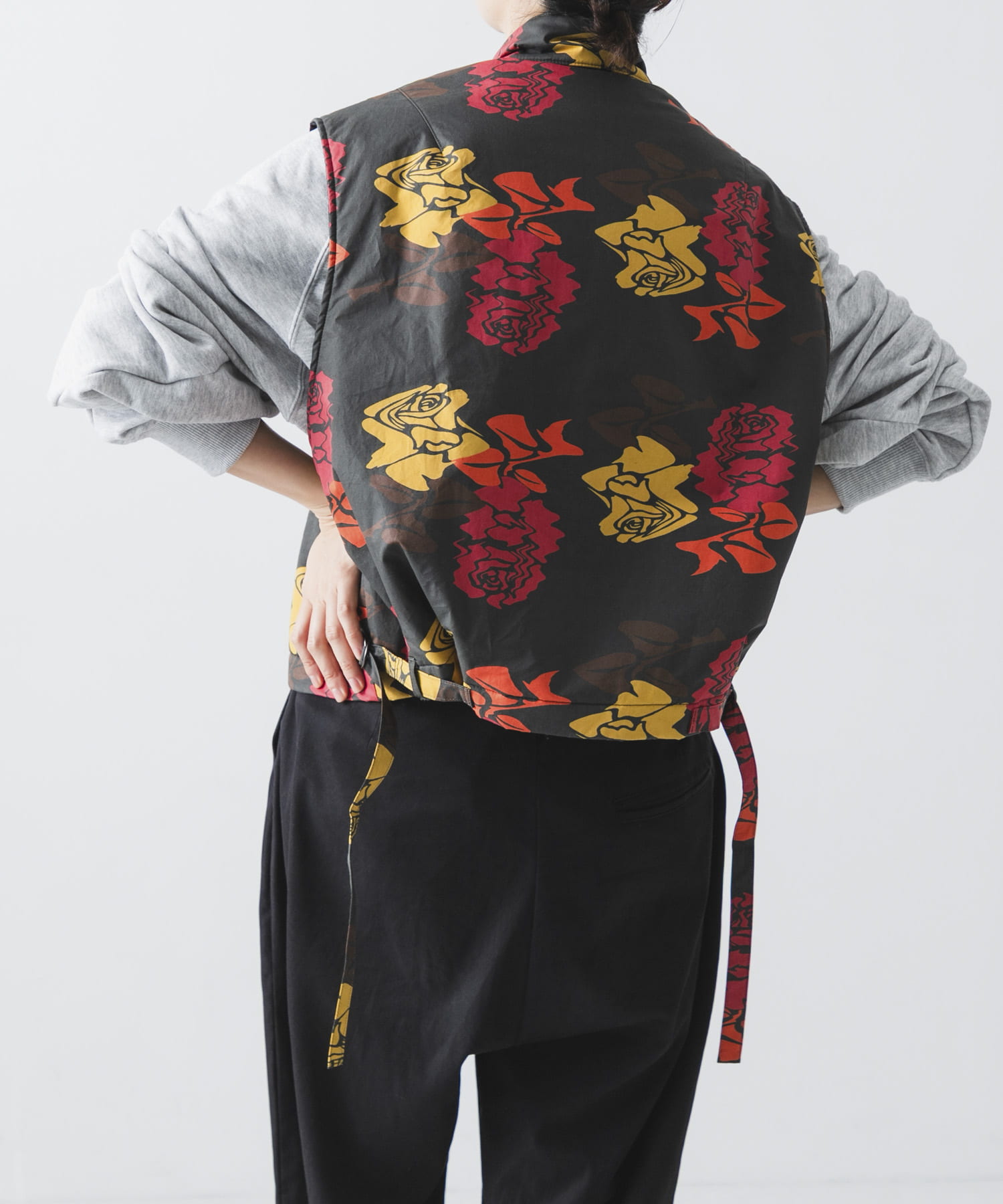 COGNOMEN　W.FANTASISTA FLOWER VEST CHARCOAL Free