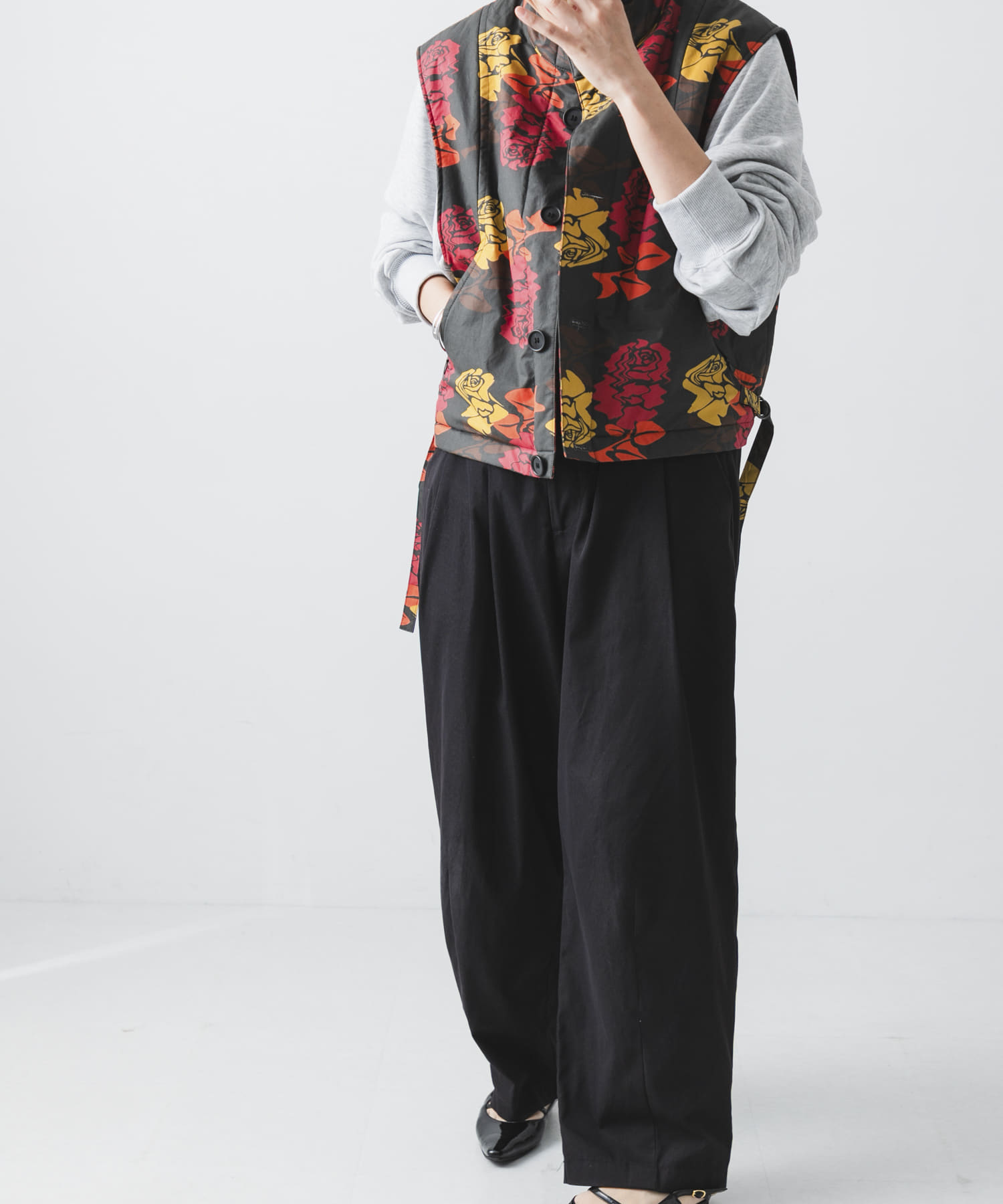 COGNOMEN　W.FANTASISTA FLOWER VEST CHARCOAL Free