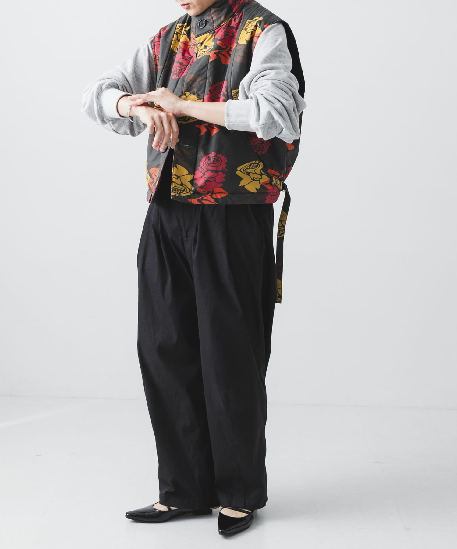 COGNOMEN　W.FANTASISTA FLOWER VEST CHARCOAL Free