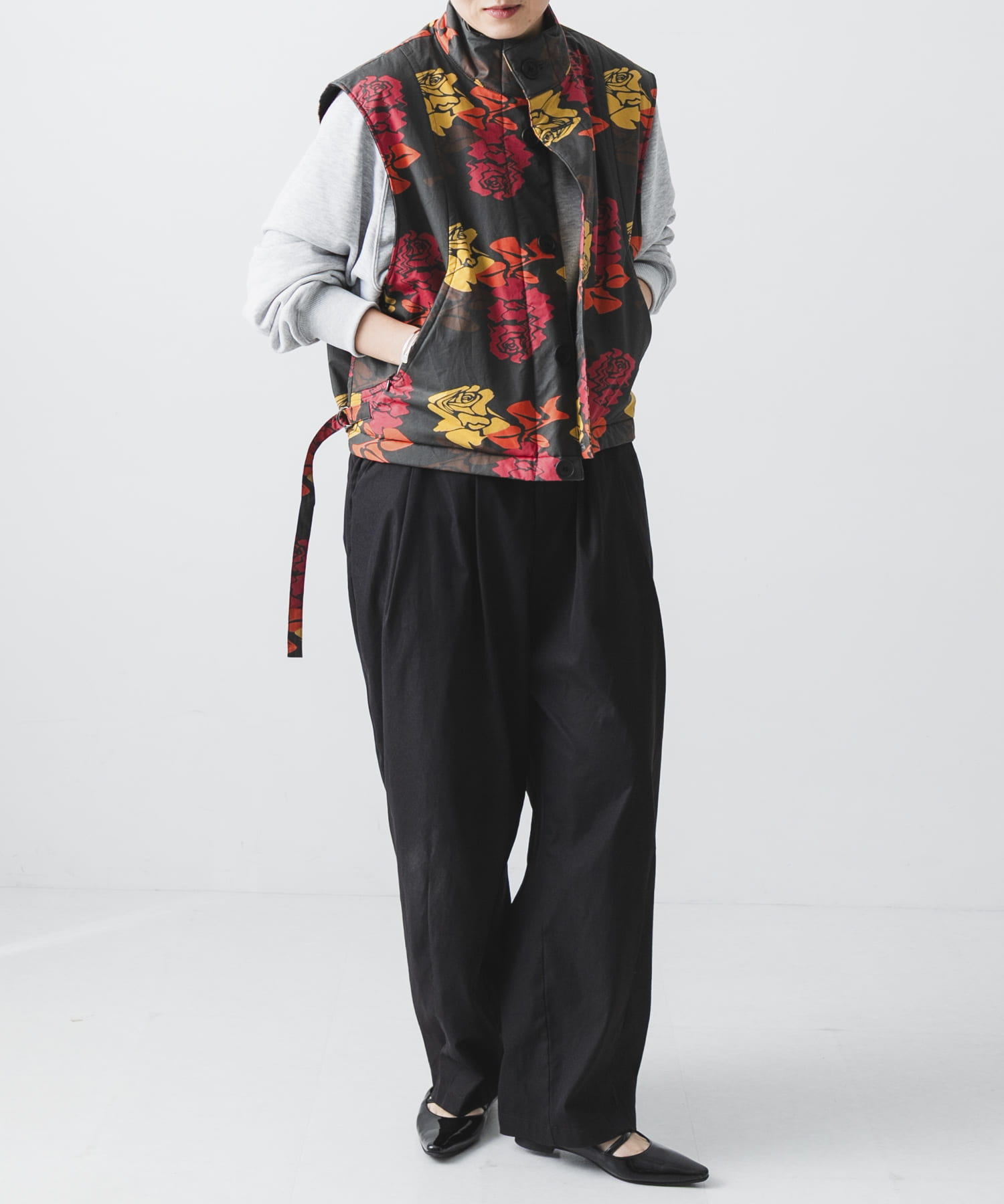COGNOMEN　W.FANTASISTA FLOWER VEST CHARCOAL Free