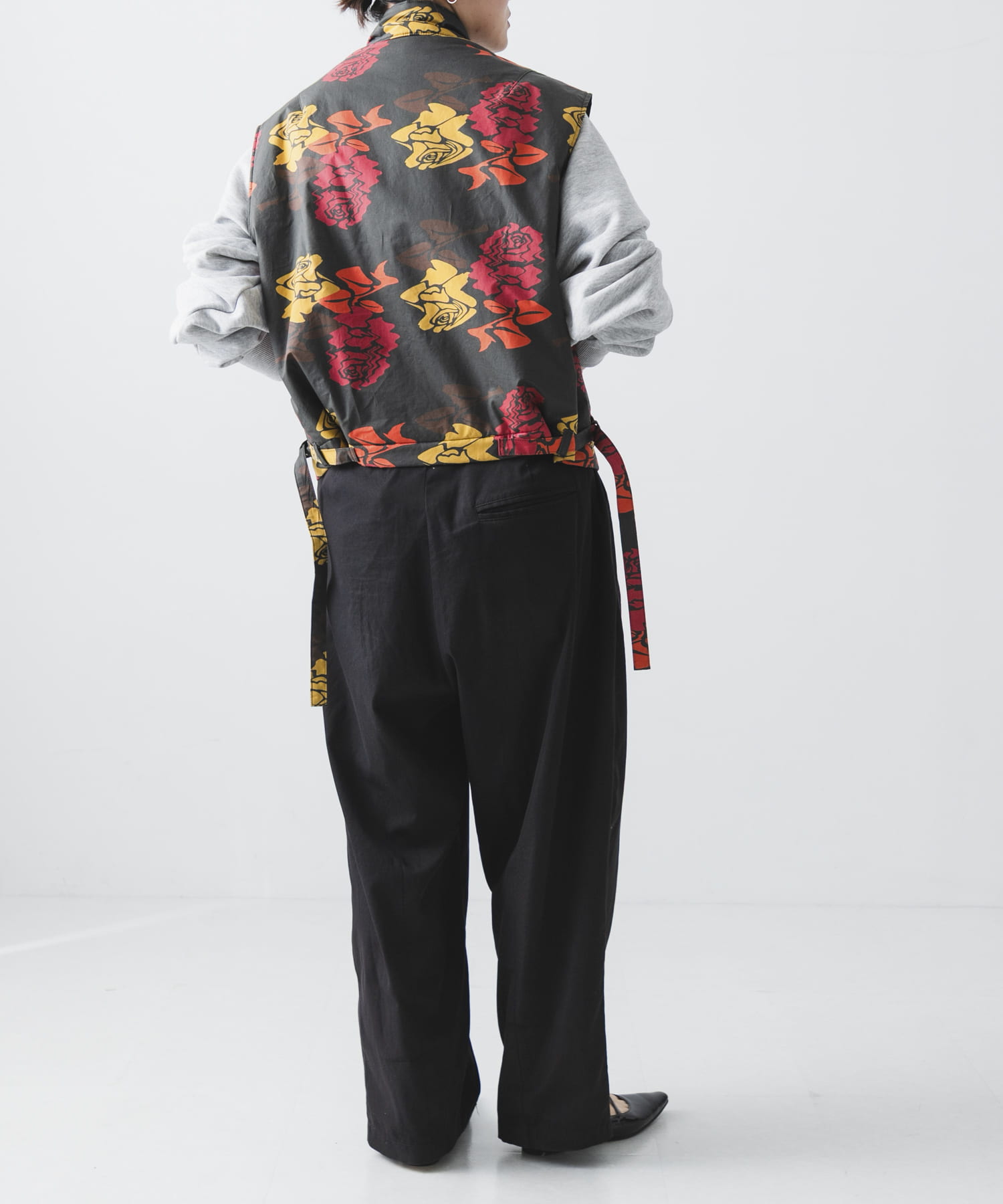 COGNOMEN　W.FANTASISTA FLOWER VEST CHARCOAL Free