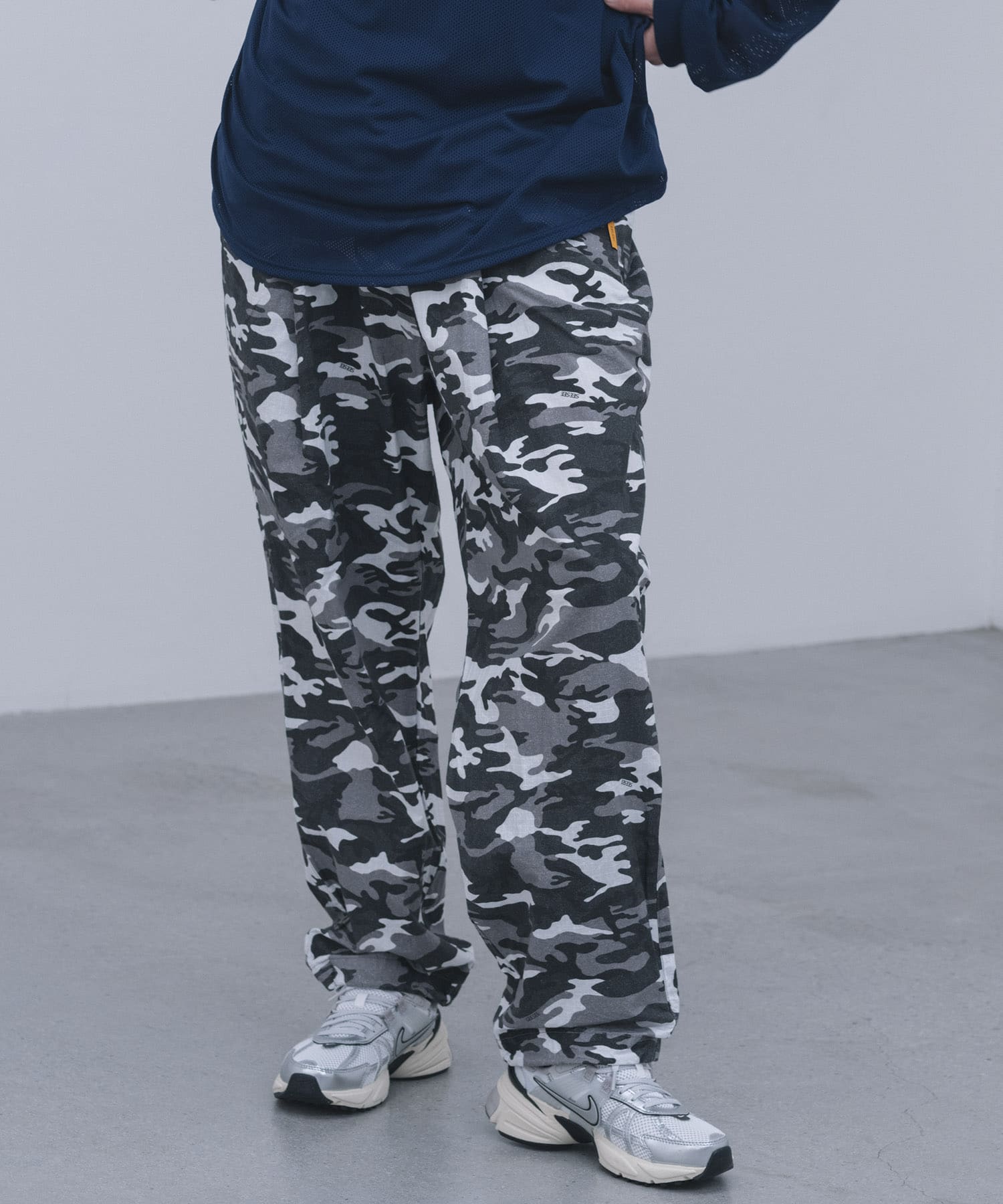 SEE SEE　WIDE TAPERED EASY PANTS