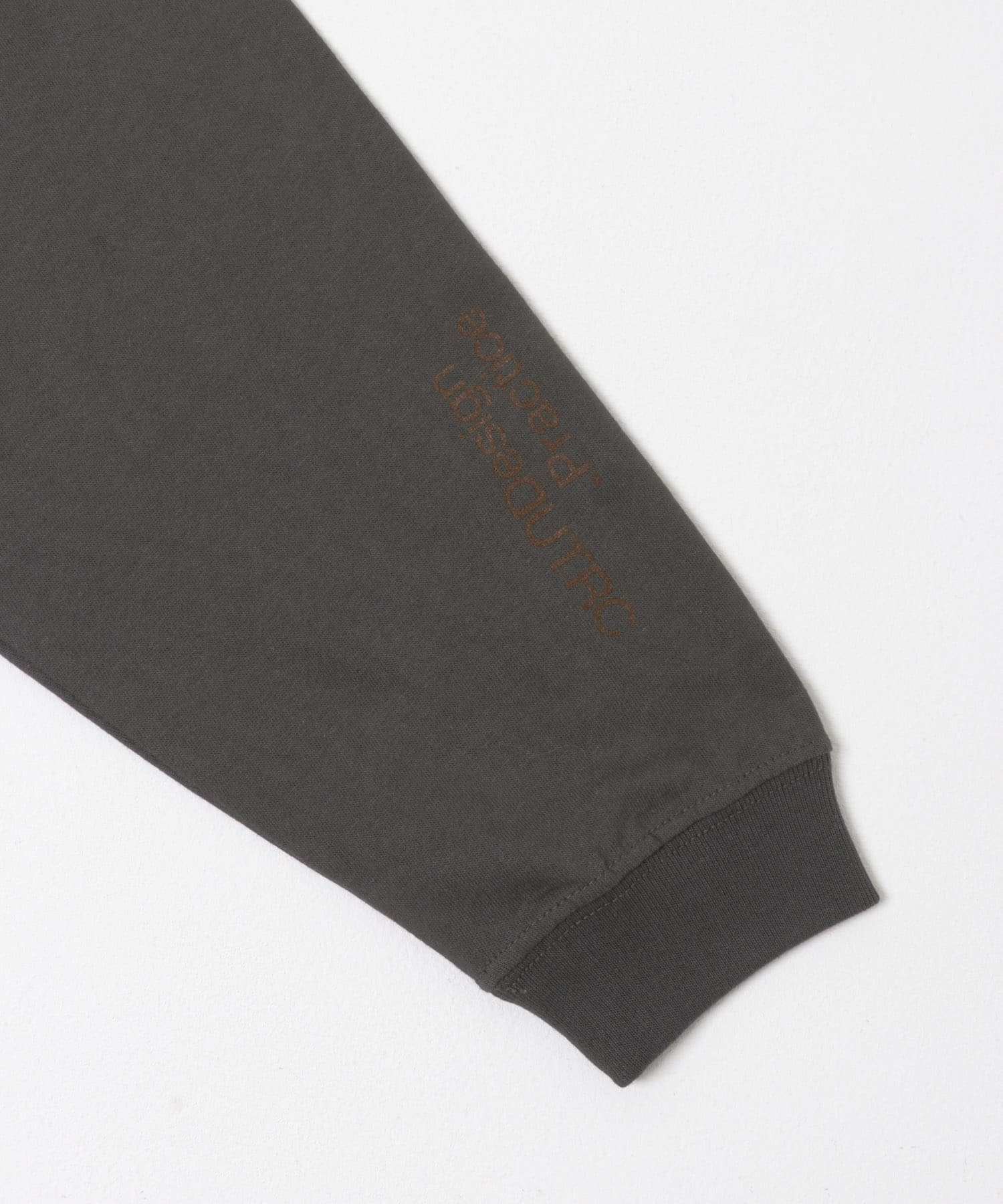 UNTRACE　グラフィック tee L/S 4 CHARCOAL 1