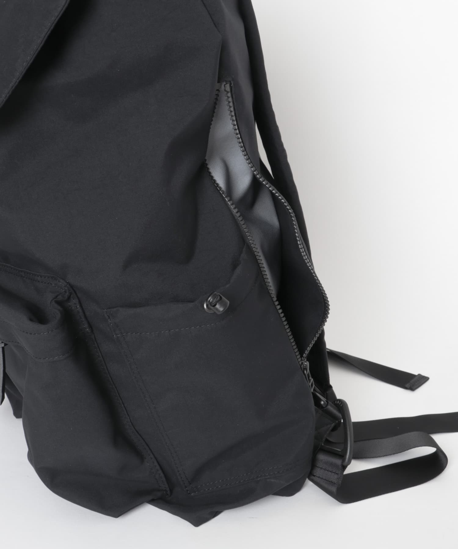 UNTRACE　ナップパック 2 BLACK one