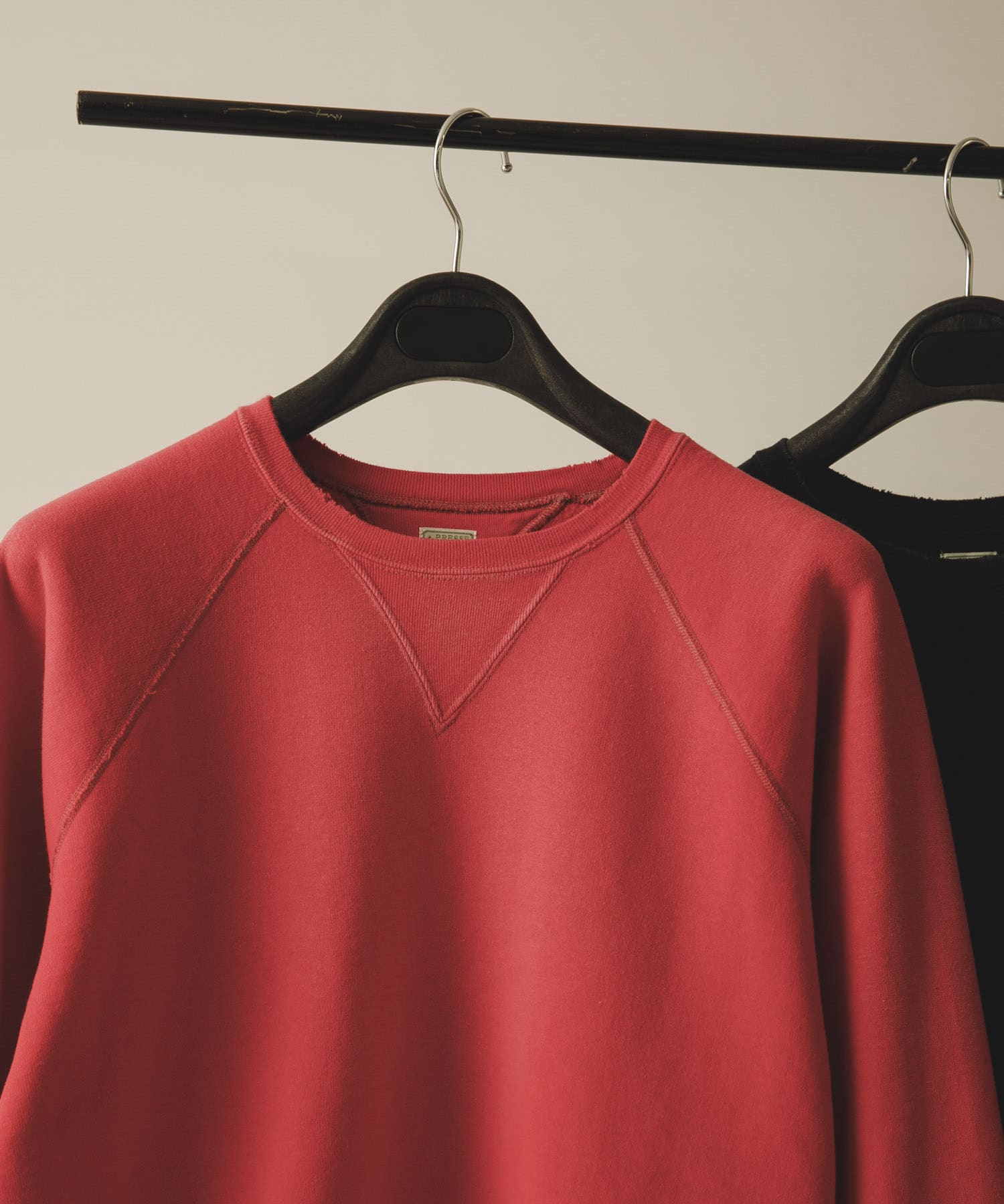 A PRESSE　Vintage Double V Sweat RED 2